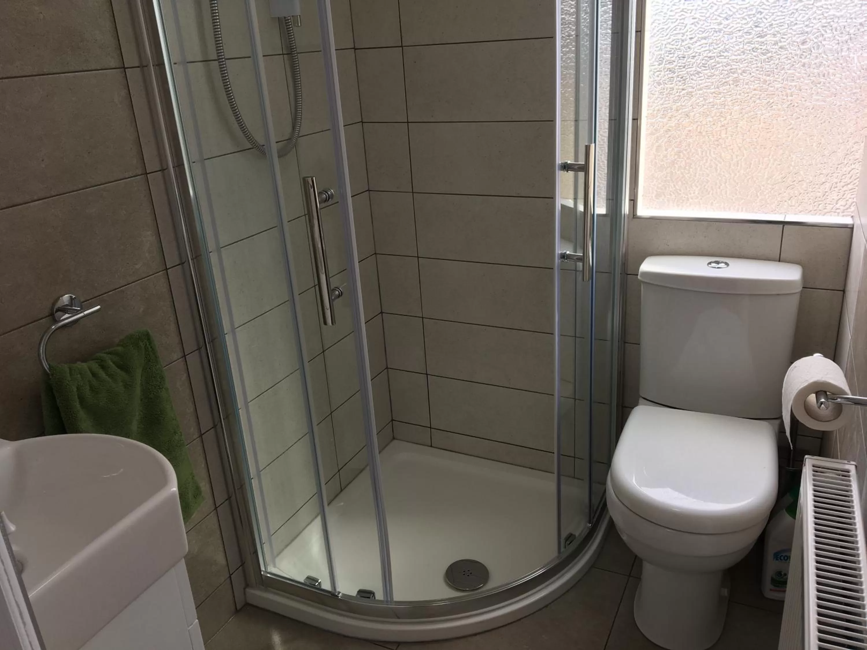 Bathroom in Penwyn Bed and Breakfast