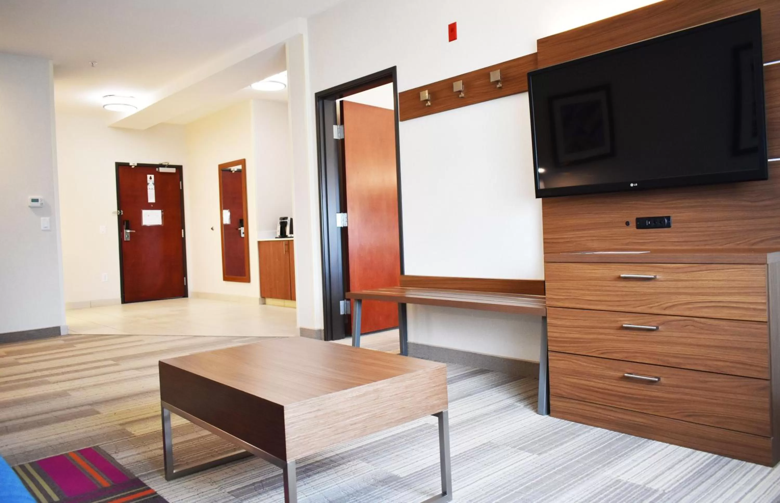 Bedroom in Holiday Inn Express & Suites Albany by IHG