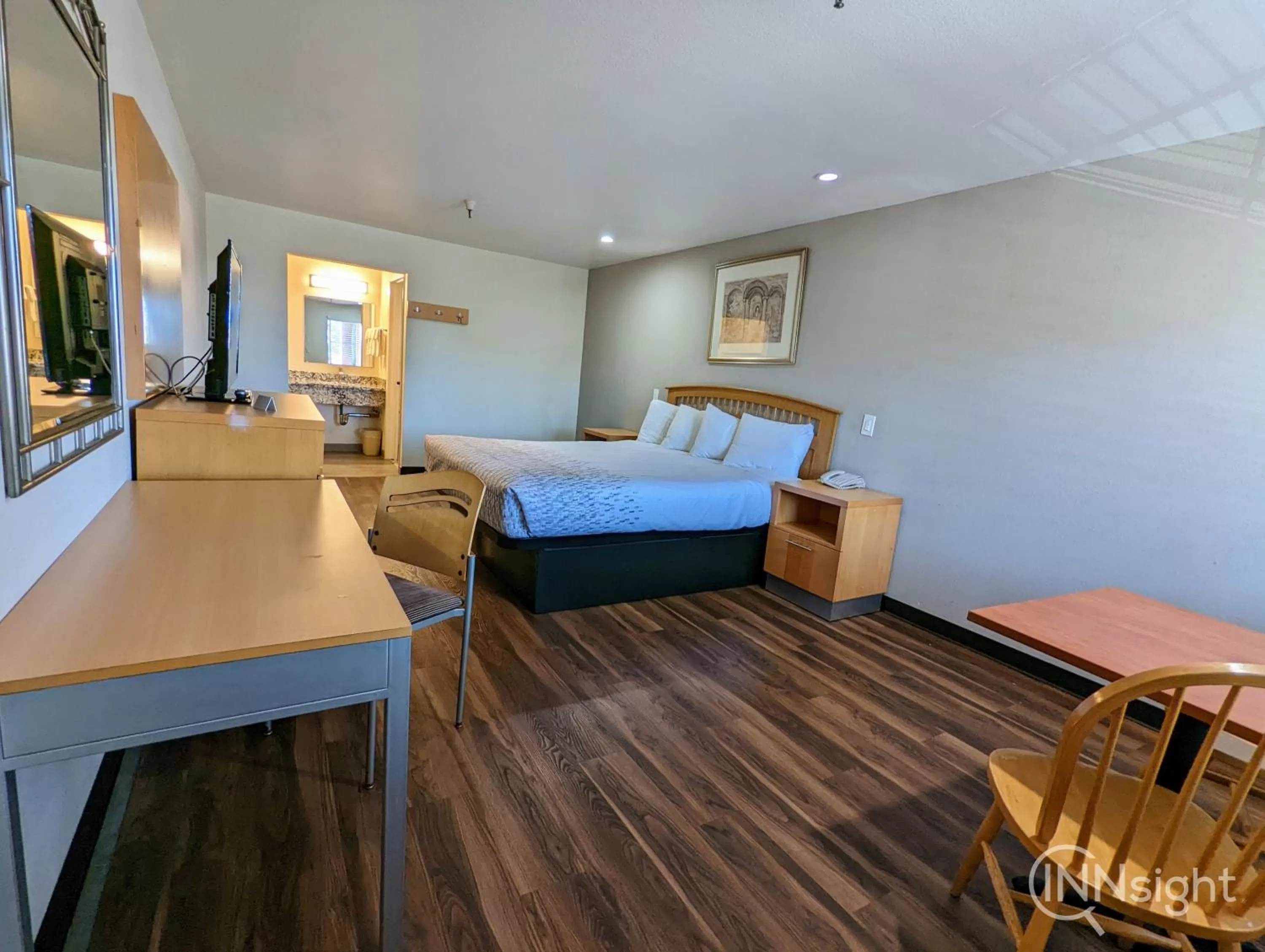 Photo of the whole room, Bed in Royal Inn