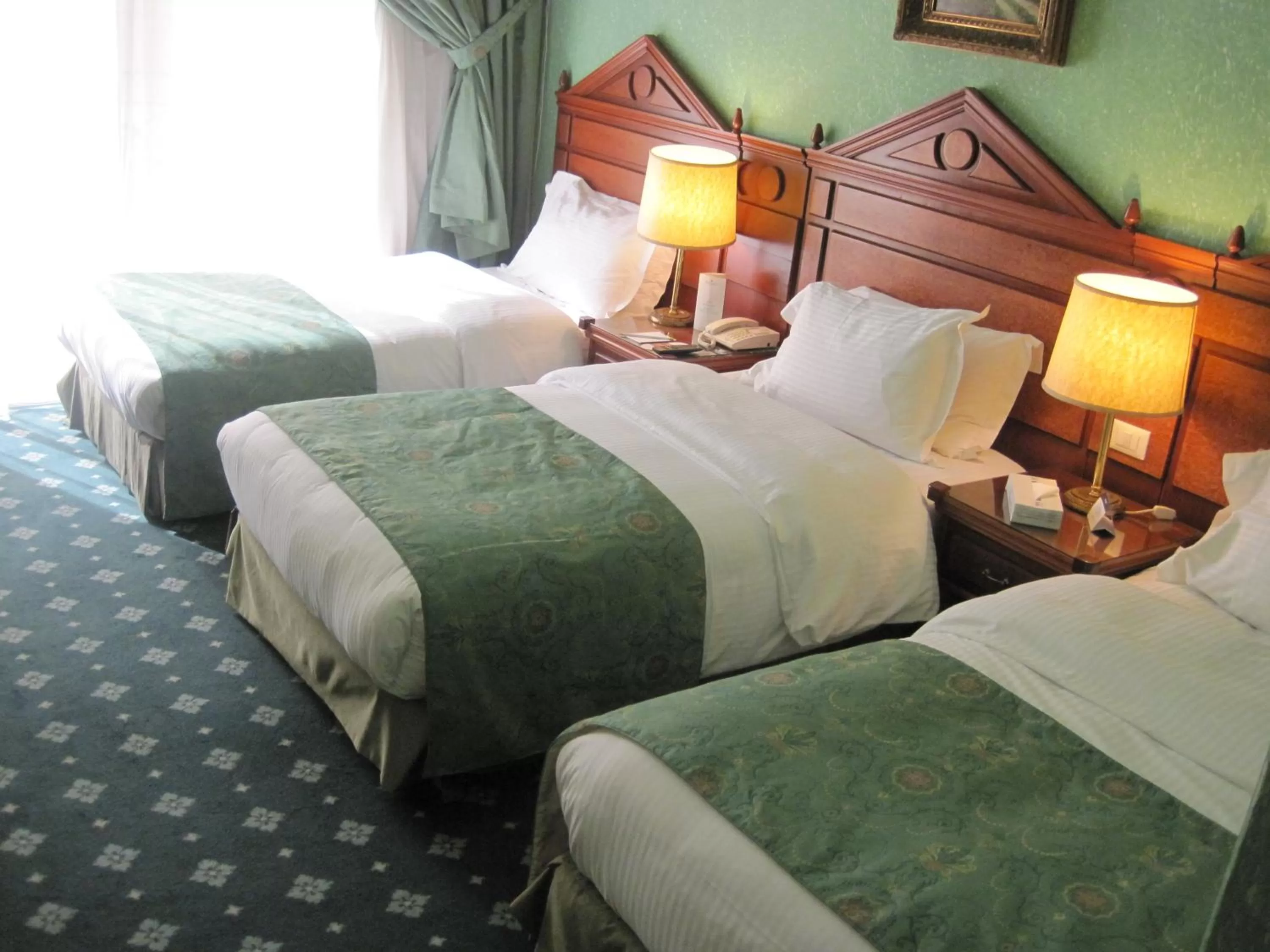 Photo of the whole room, Bed in Serenada Golden Palace - Boutique Hotel