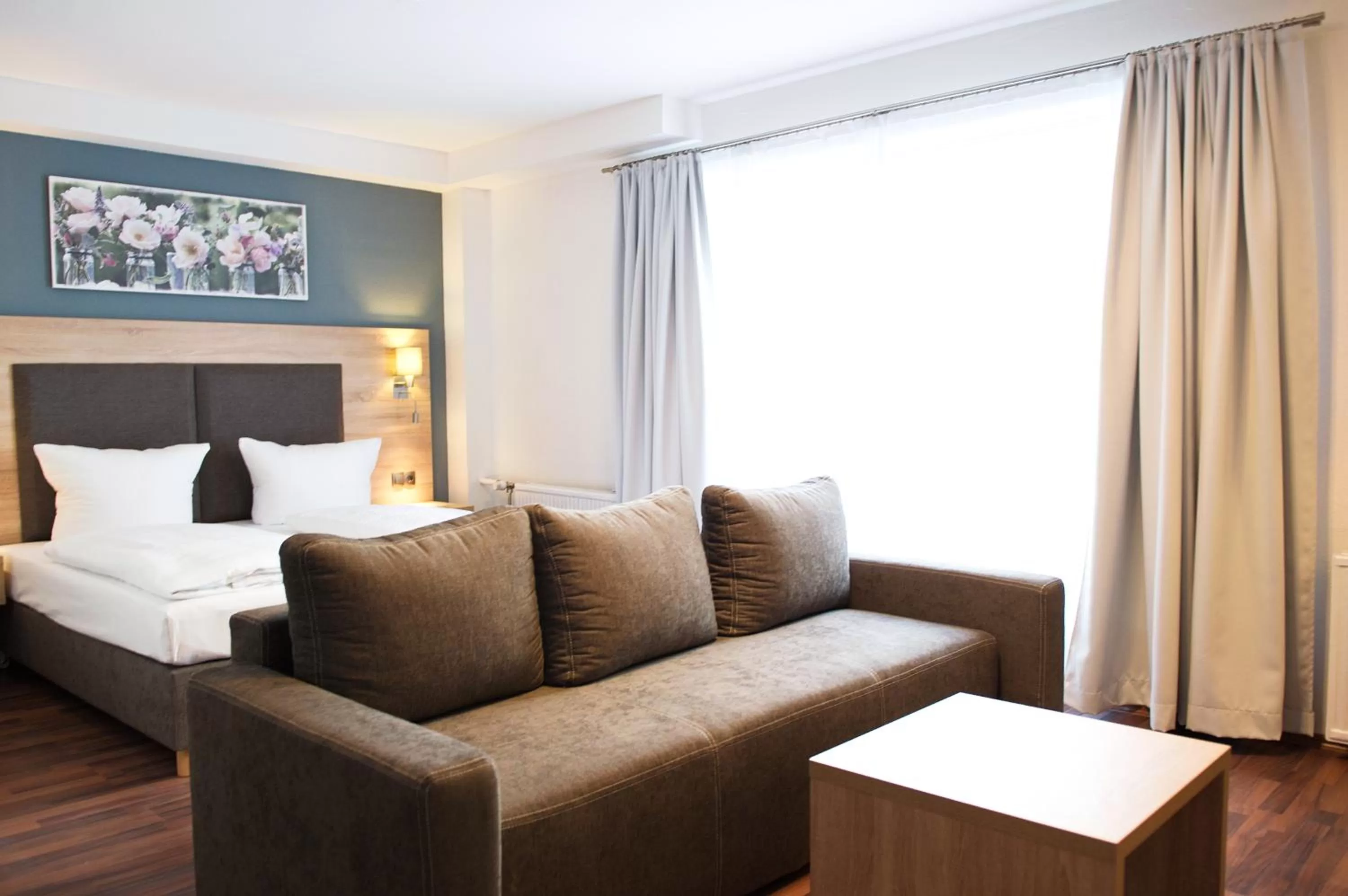 Photo of the whole room, Seating Area in BlnCty Hotel