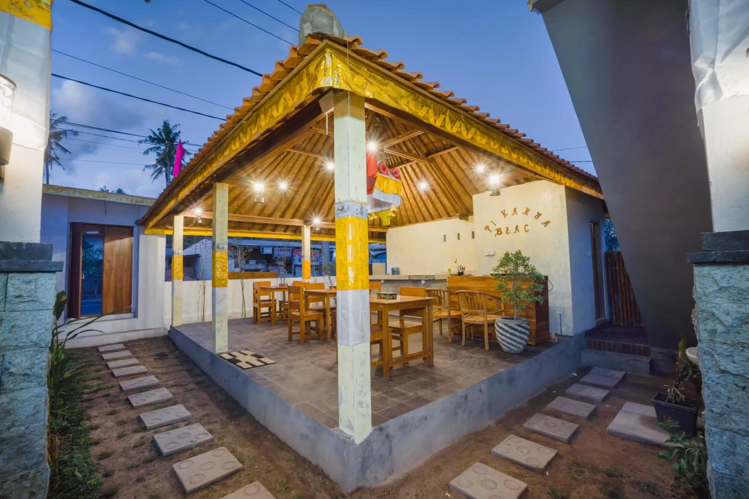 Food and drinks in Pi Karya Beach