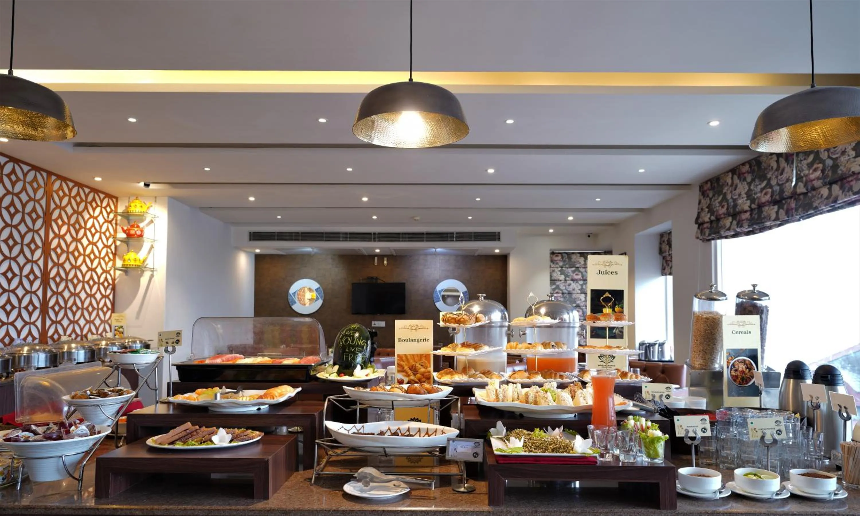 Restaurant/places to eat in Indraprastha Spa Resort