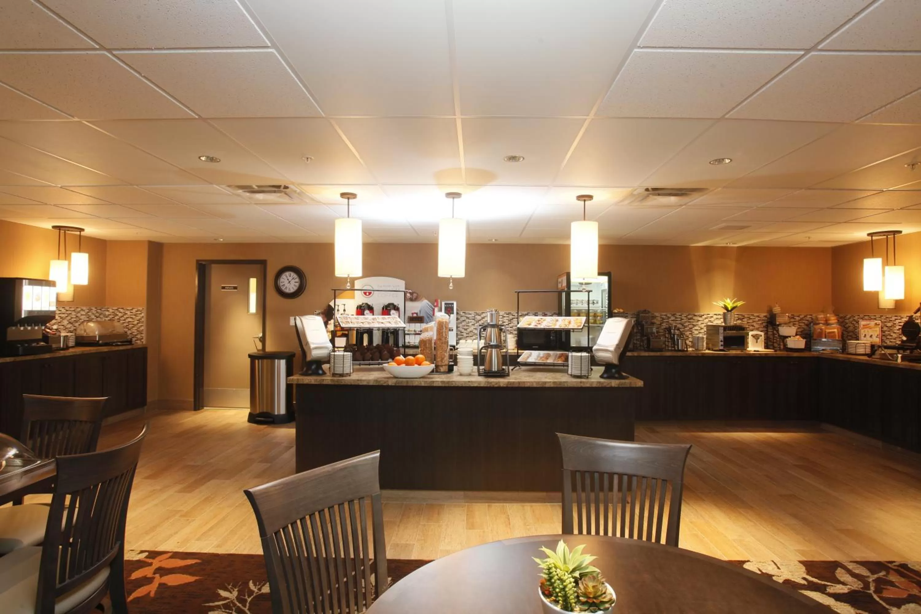 Restaurant/places to eat in Pomeroy Inn & Suites at Olds College