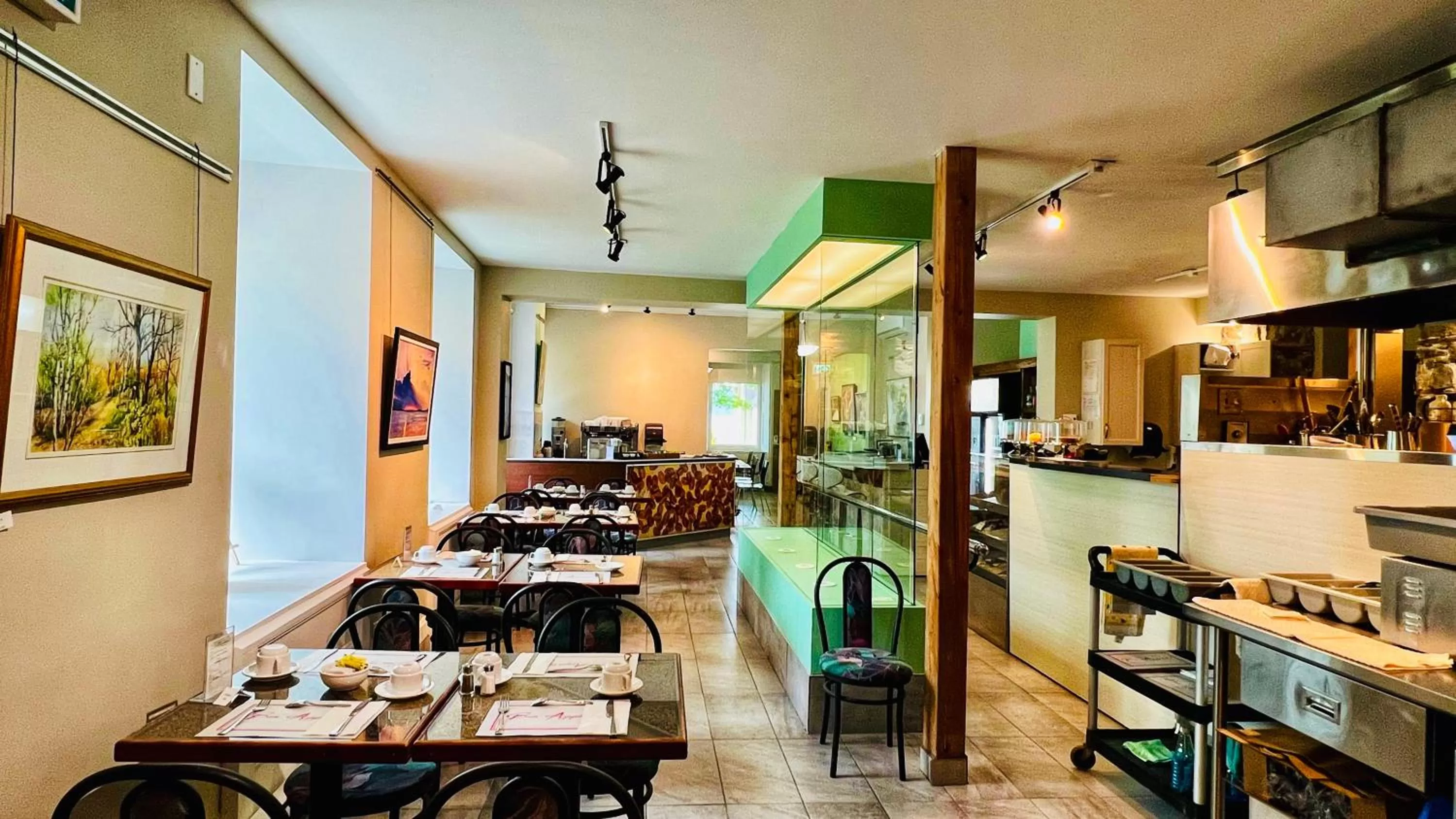 Restaurant/places to eat in Auberge Le St-Alexis