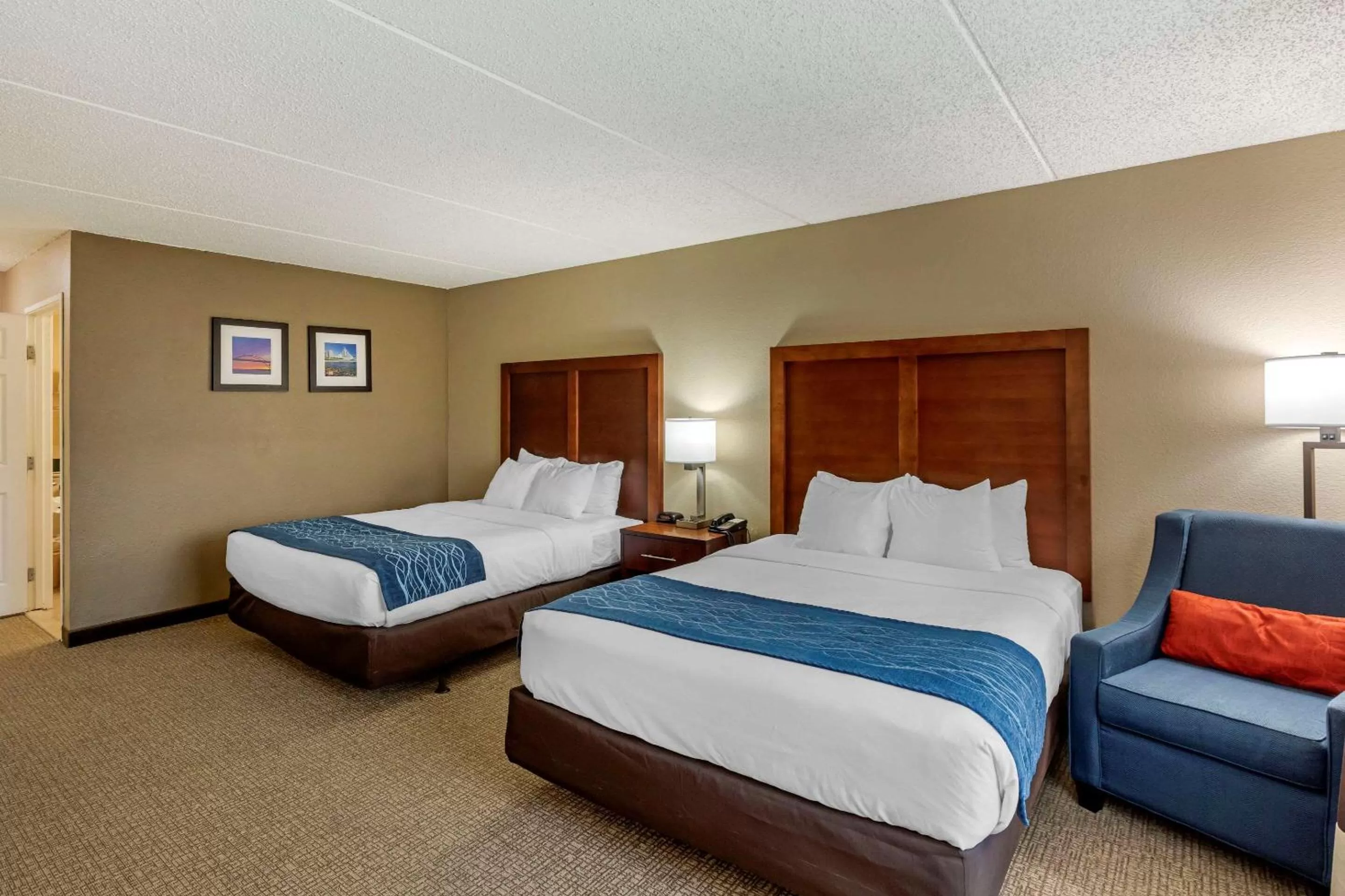 Photo of the whole room, Bed in Comfort Inn & Suites Jackson - West Bend