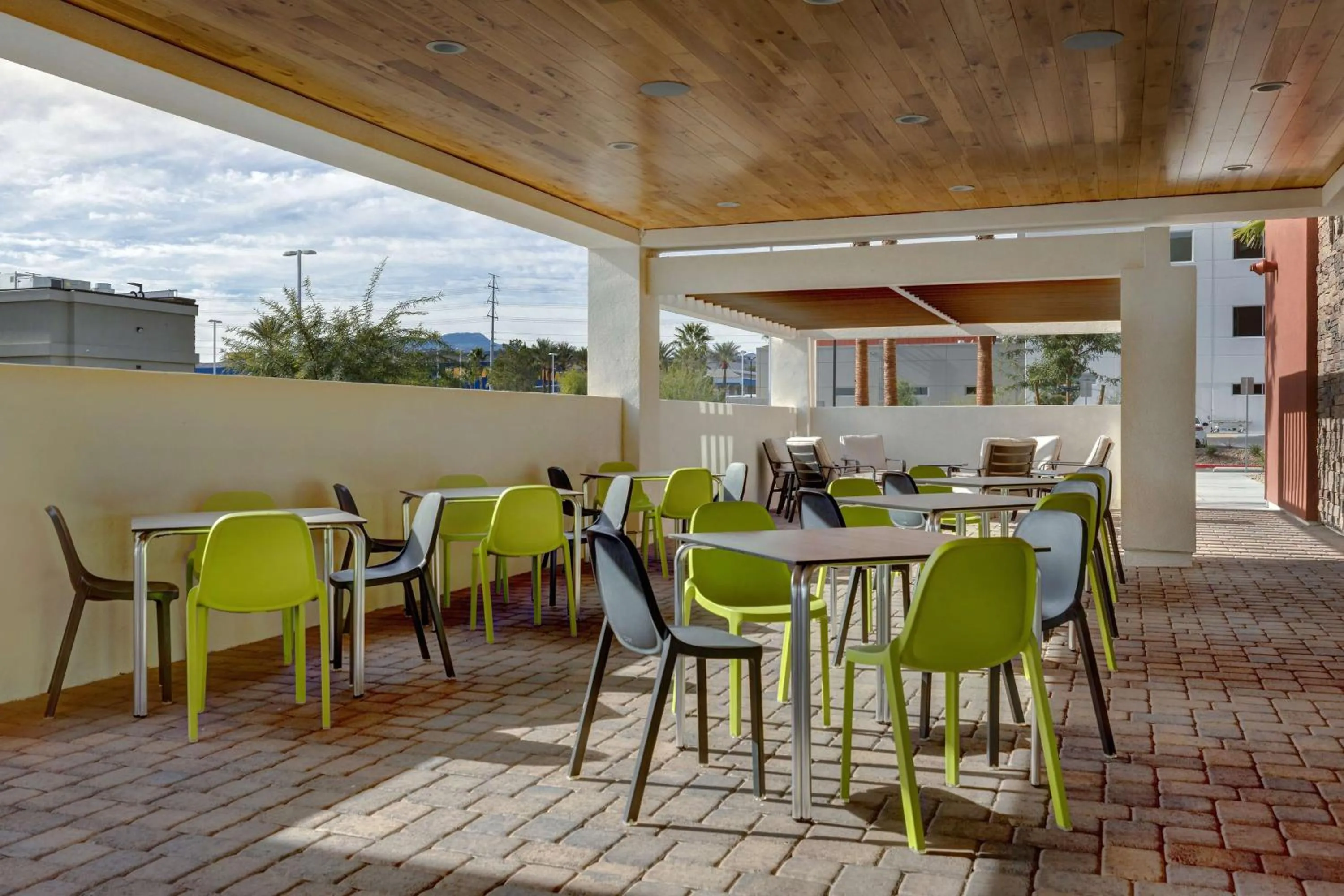 Patio in Home2 Suites By Hilton Las Vegas Southwest I-215 Curve