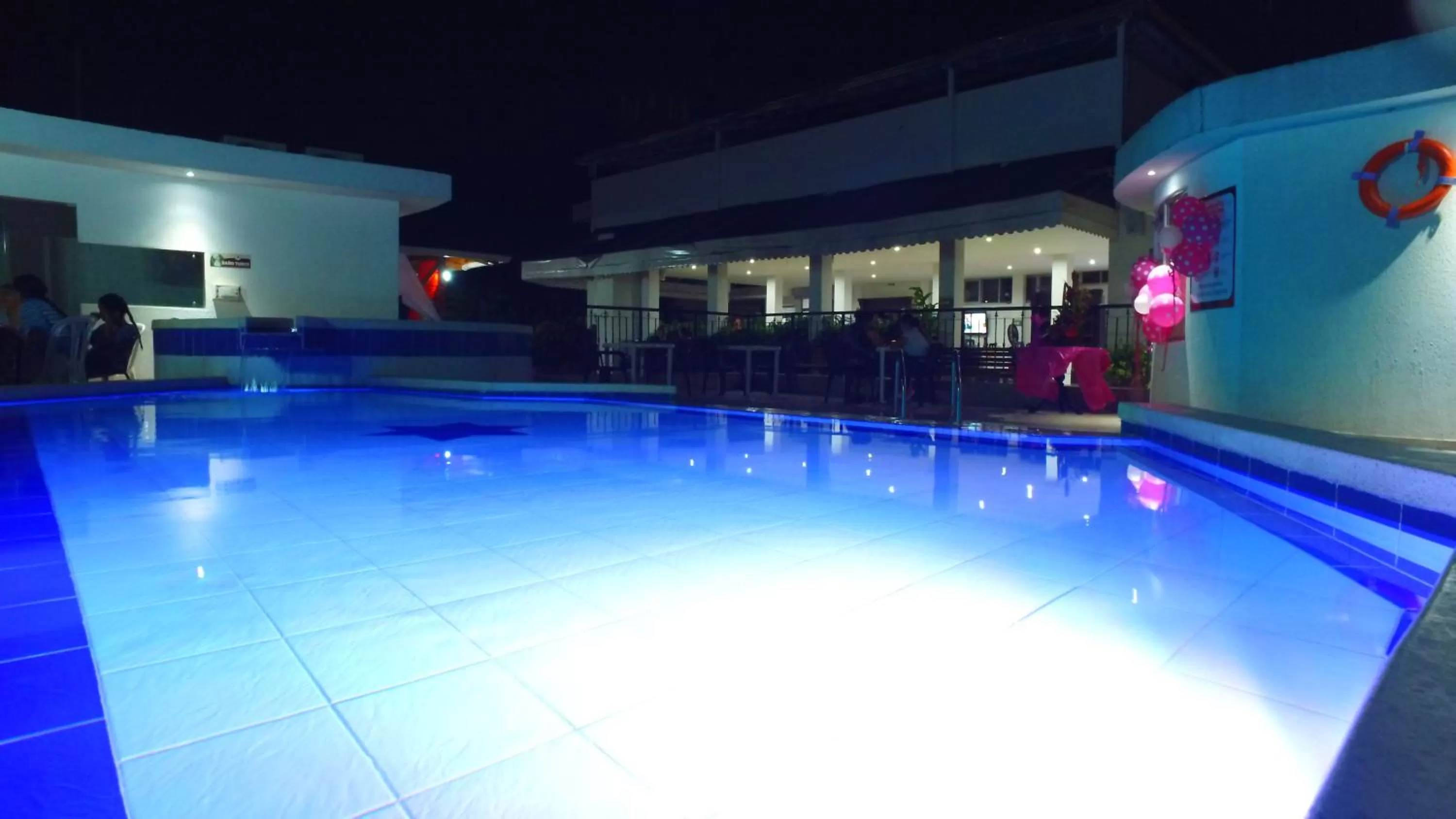 Swimming Pool in Hotel Cafe Plaza
