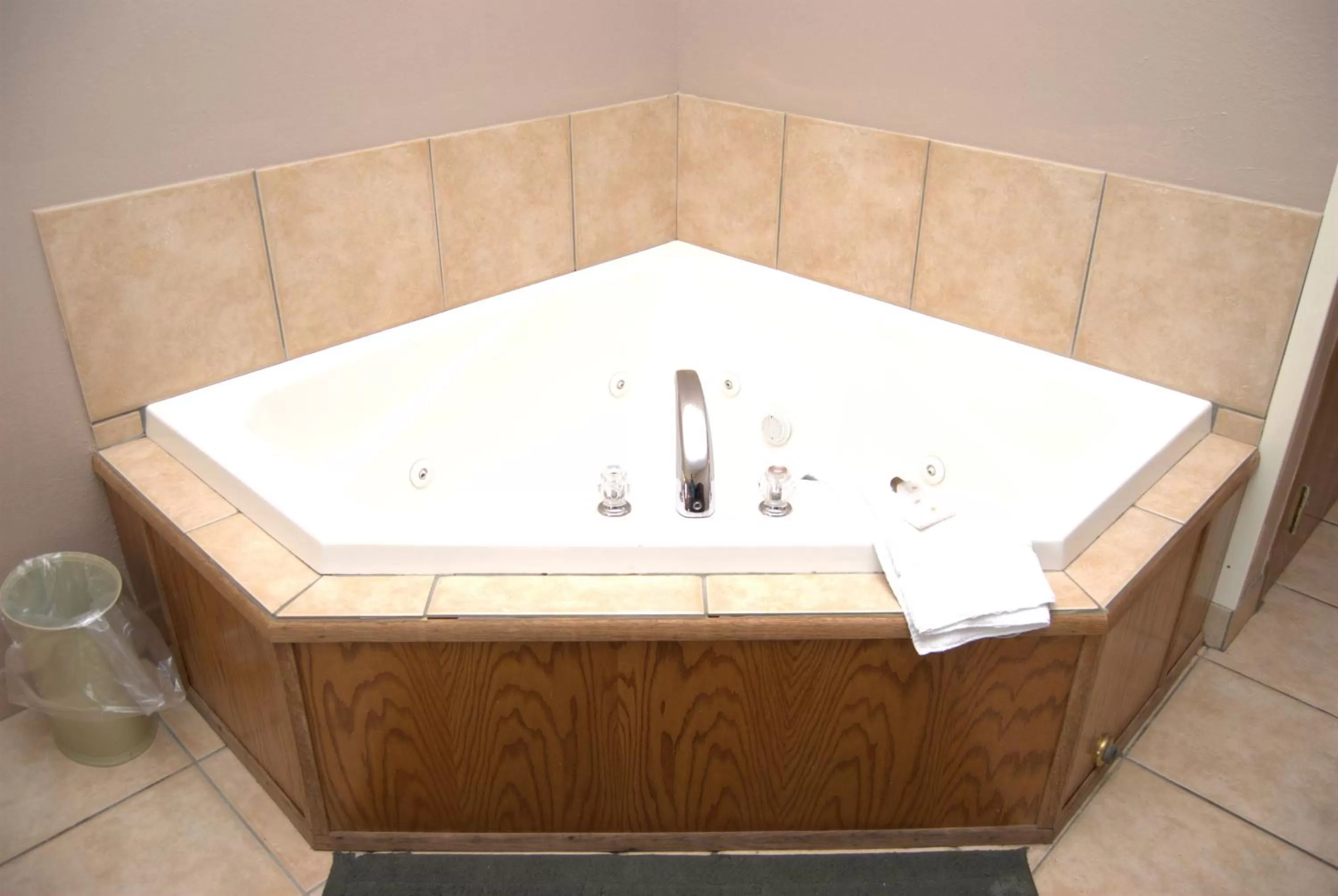 Bath in Commodore Resort