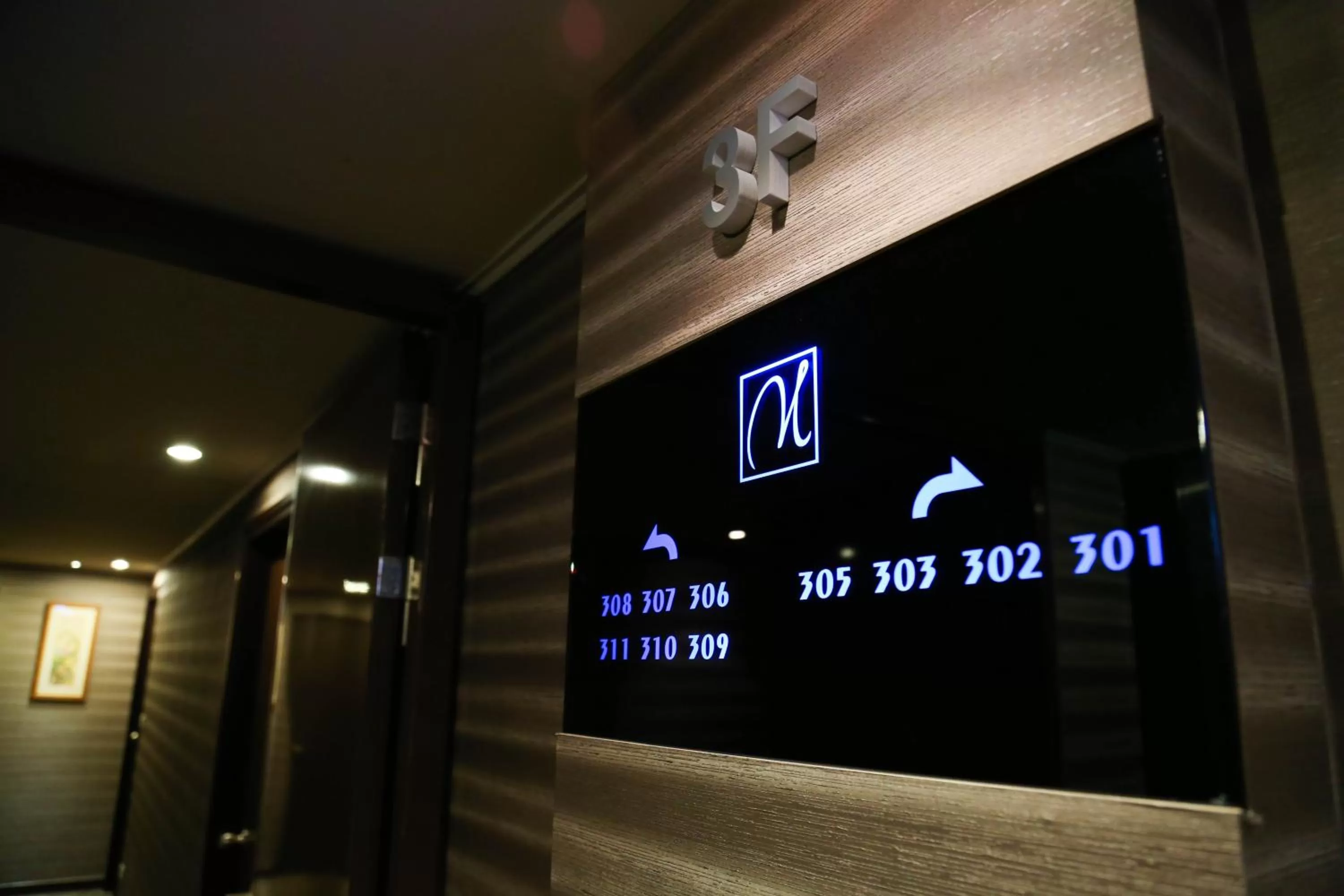 Text overlay in Unique Hotel