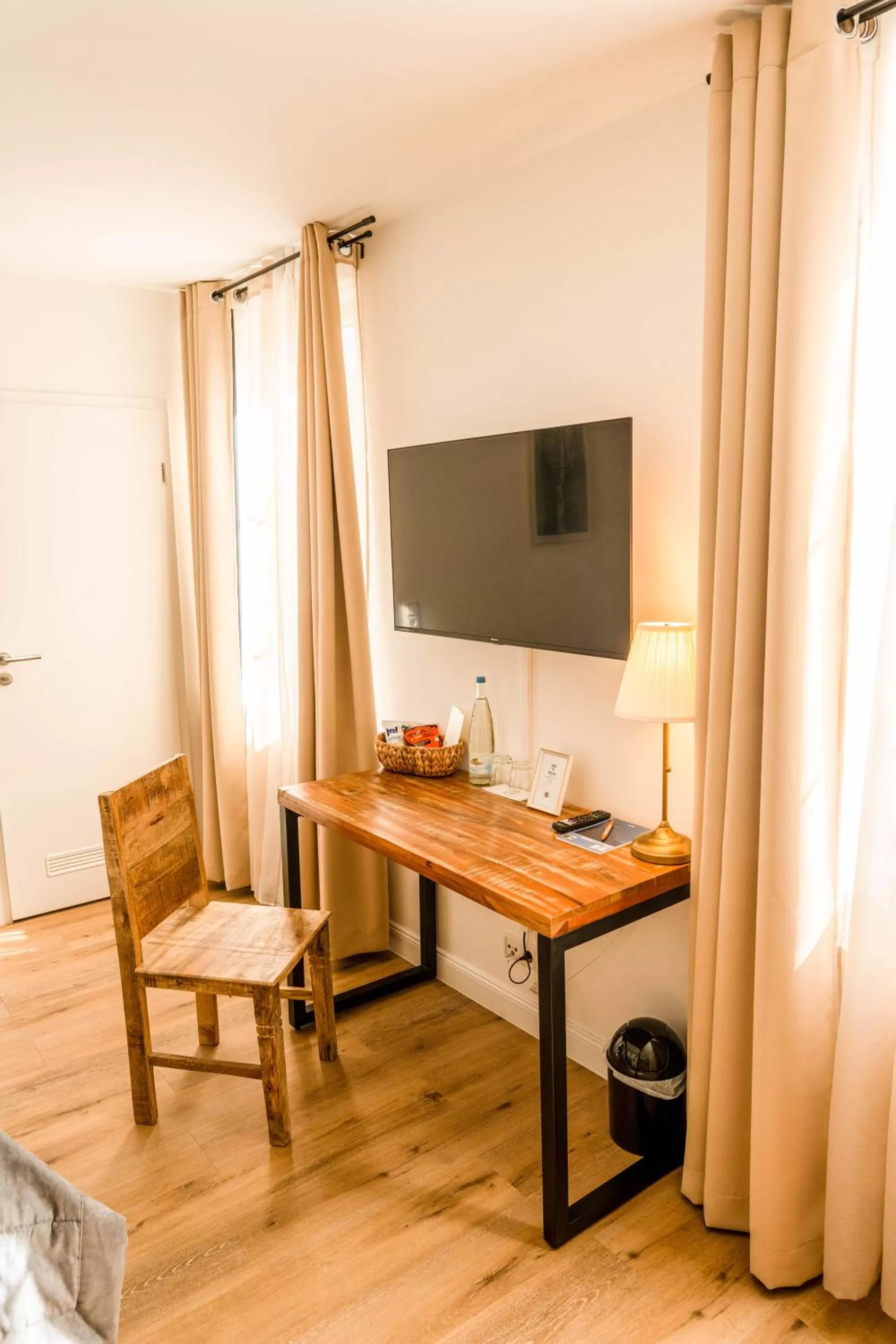 TV/Entertainment Center in RISA Hotels, Landgasthaus Zum Engel