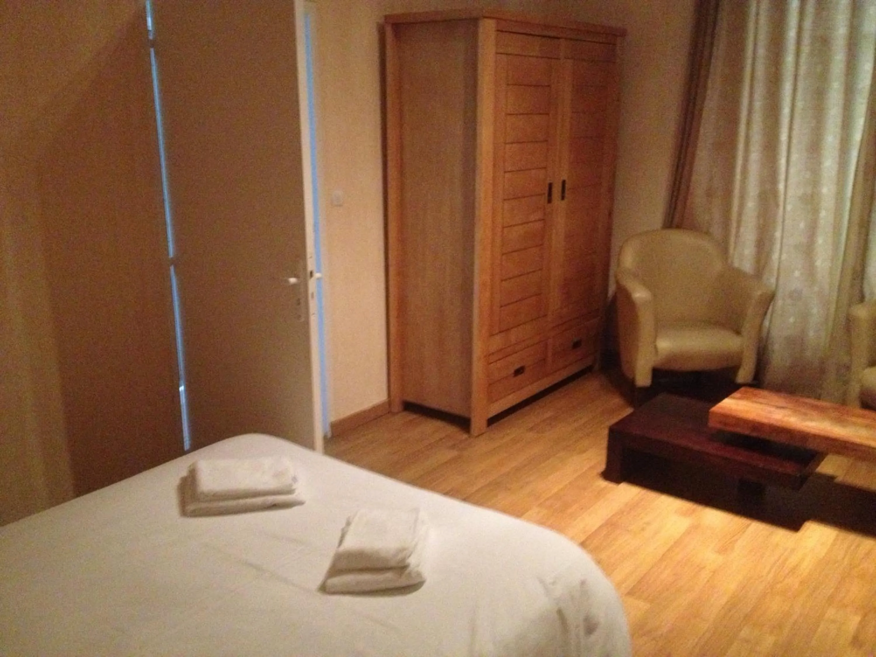 Bed in Hotel Couleurs Sud Centre-ville Gare Charleville-Mézières