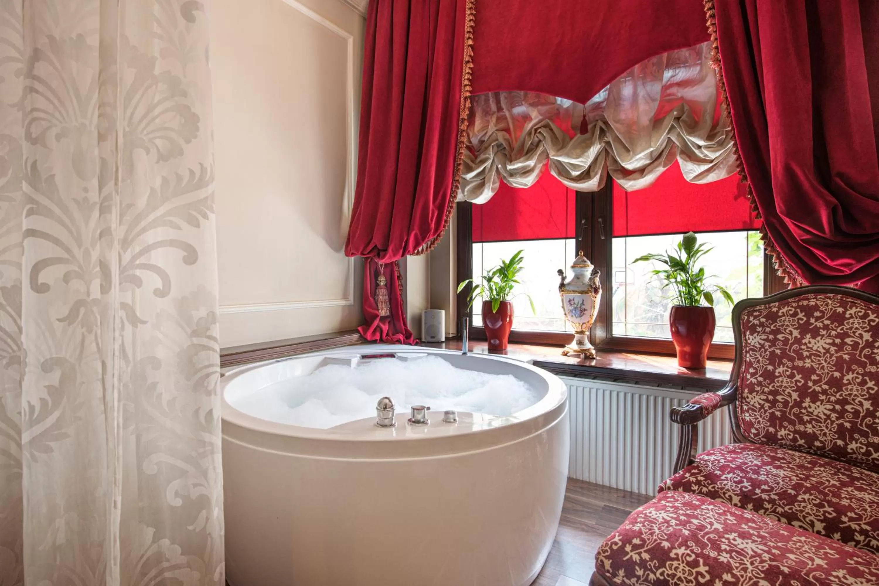 Hot Tub in Bohema Boutique Hotel & Spa