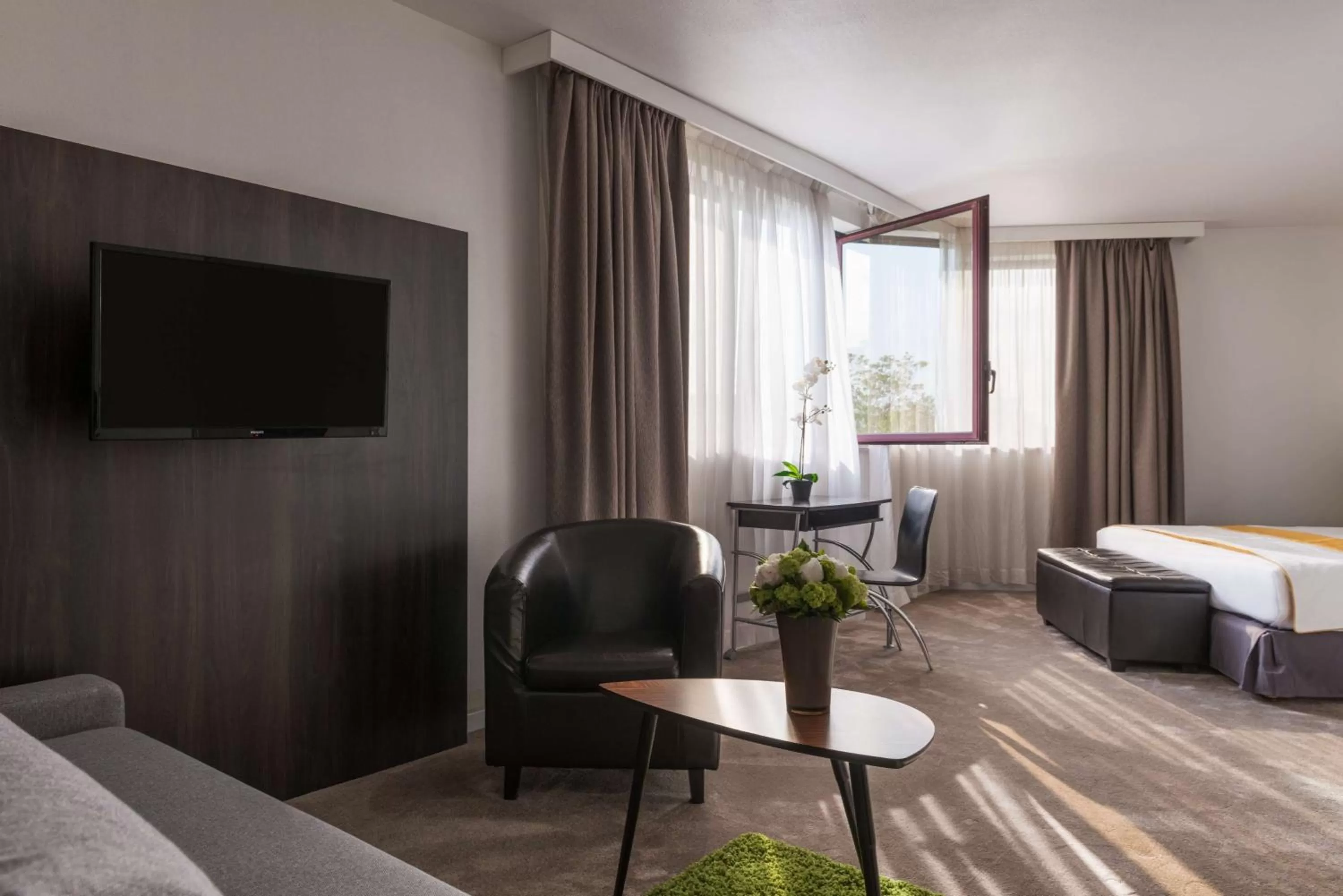 Photo of the whole room, Bed in Best Western Hotel le Galice Aix-en-Provence