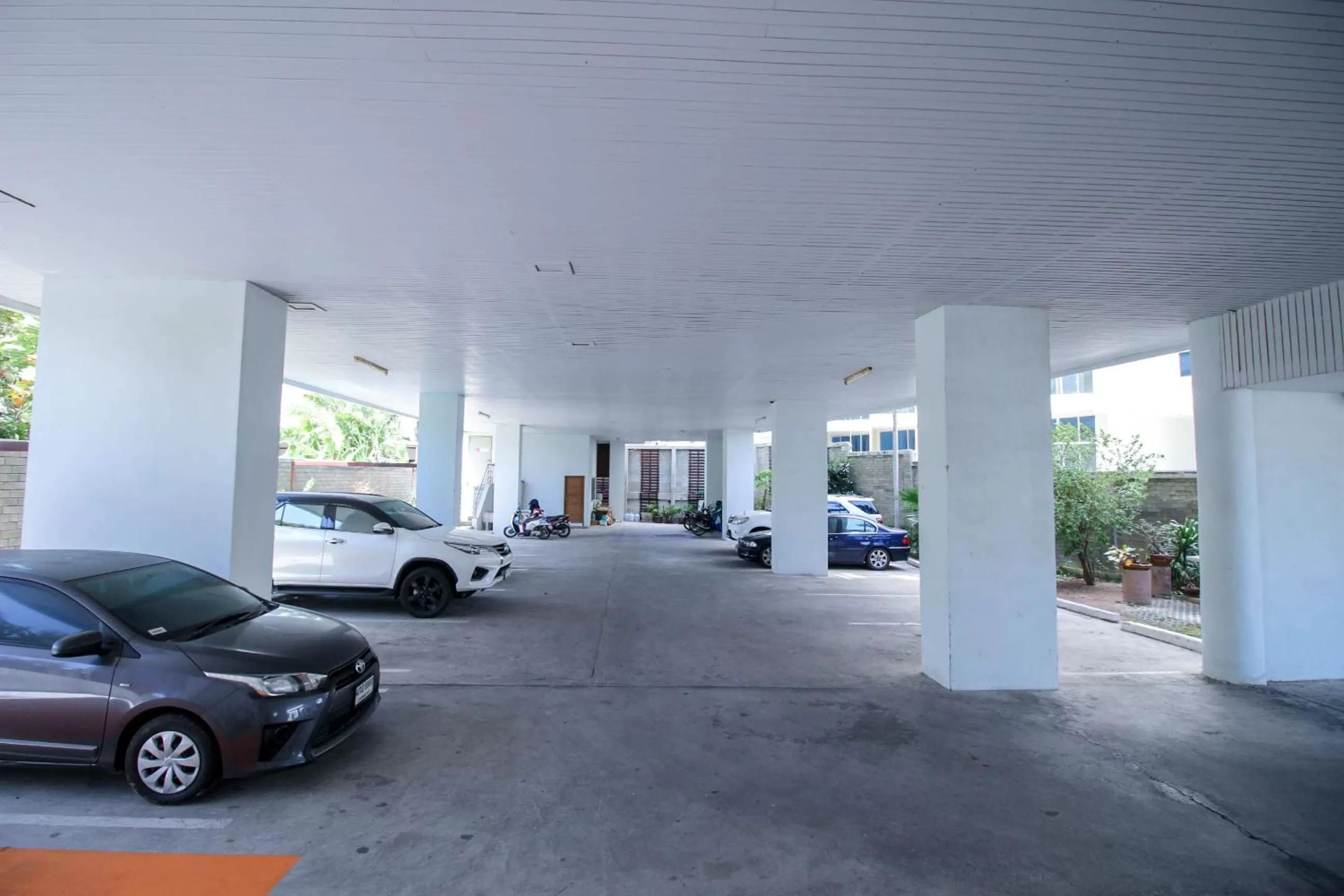 Parking in Royal Beach View