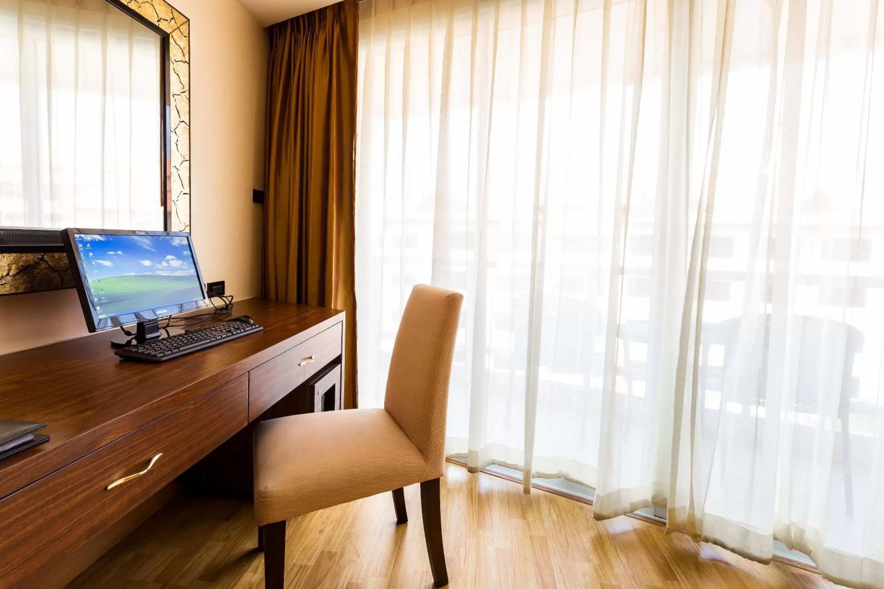 Deluxe Double Room in Nova Gold Hotel Pattaya Deluxe Double Room in Nova Gold Hotel Pattaya