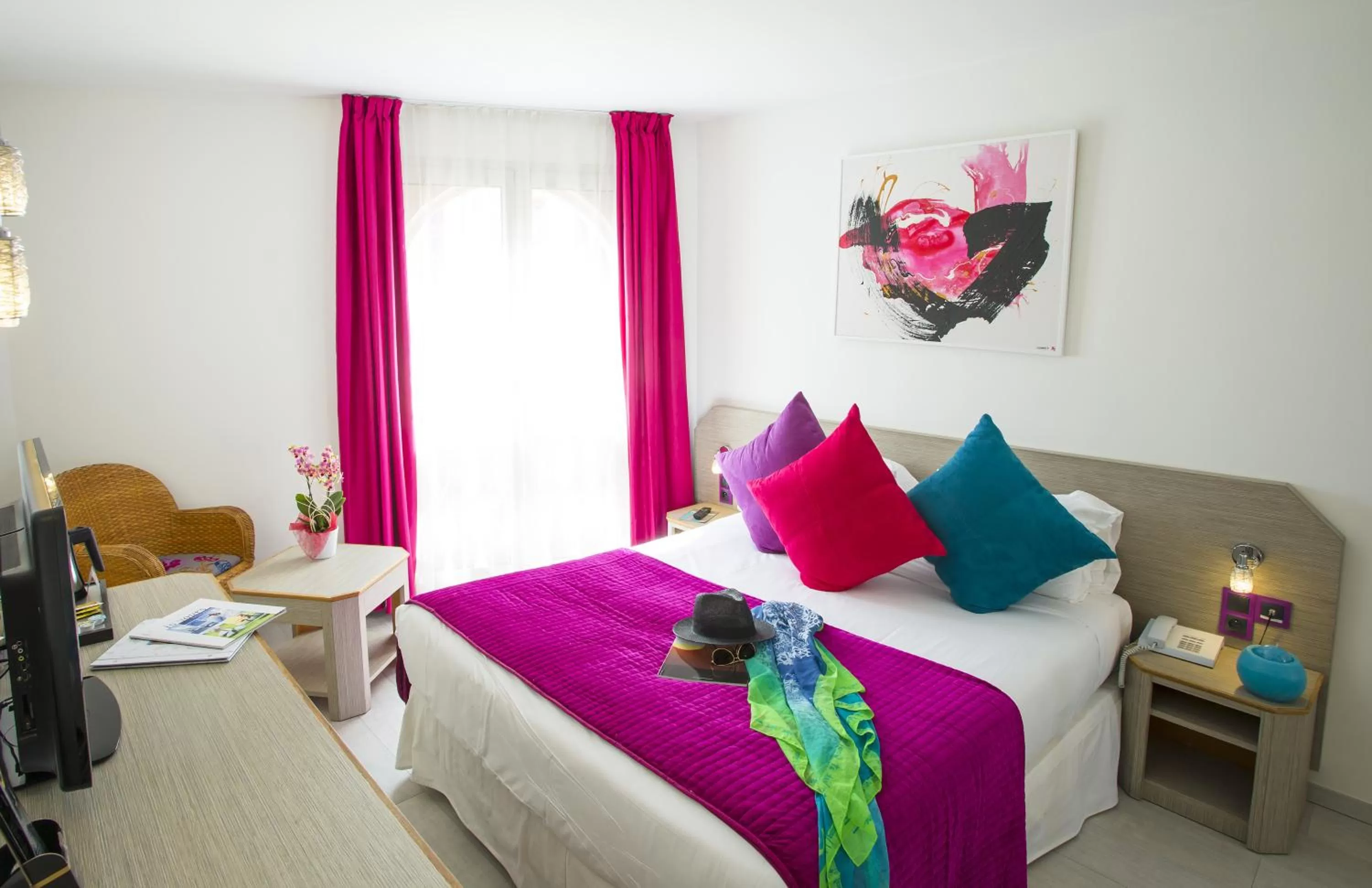 Photo of the whole room, Bed in Cristal Hôtel & Spa