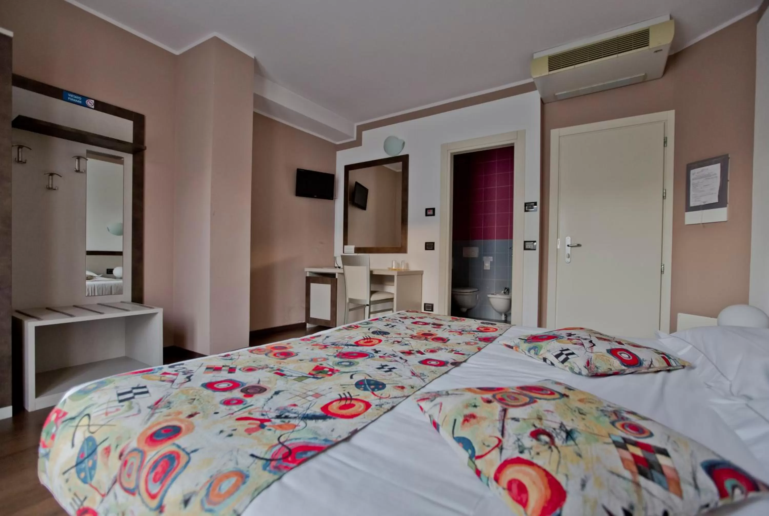 Bed in Hotel Lago di Como