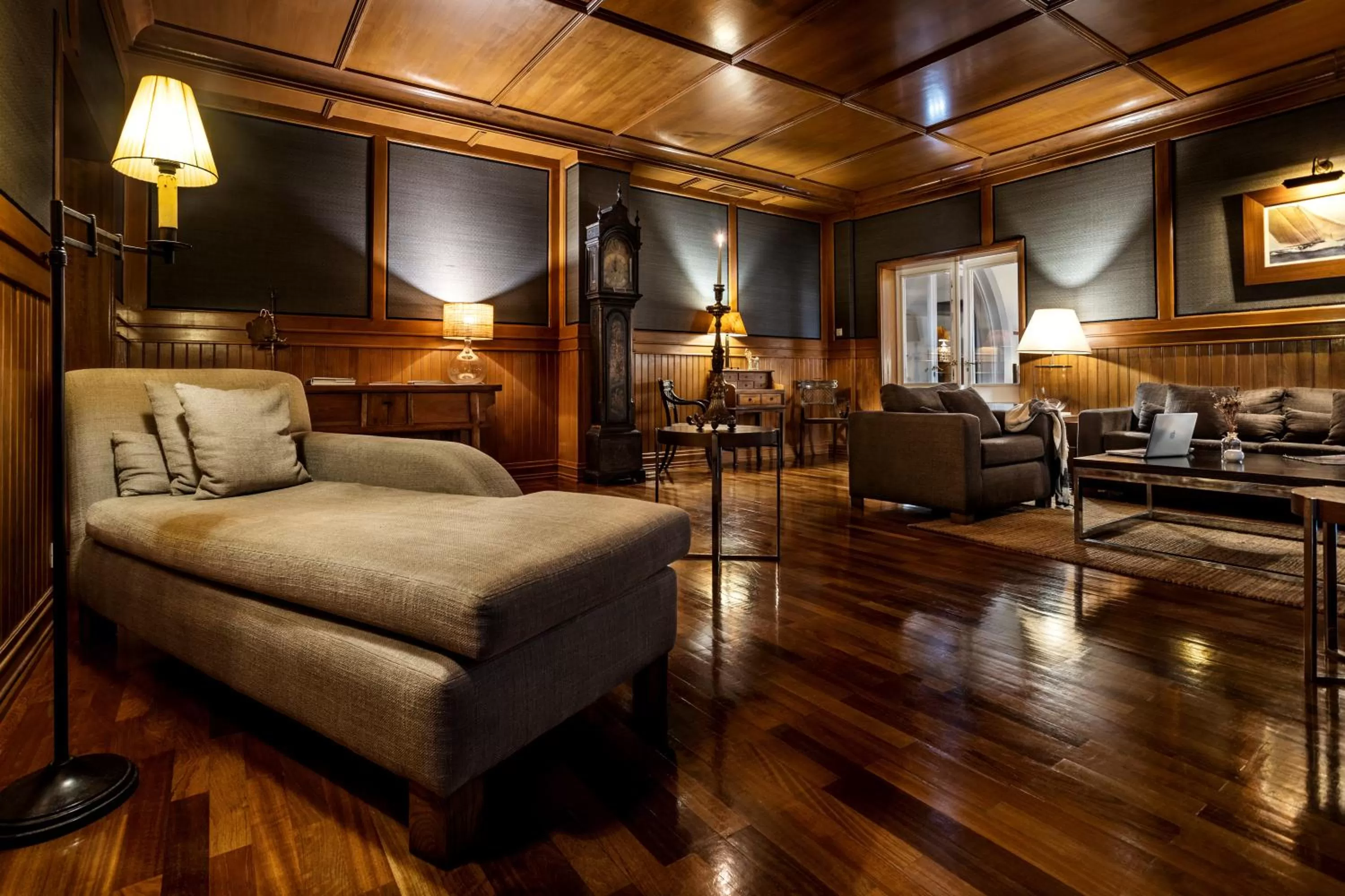 Communal lounge/ TV room in Pousada de Sagres