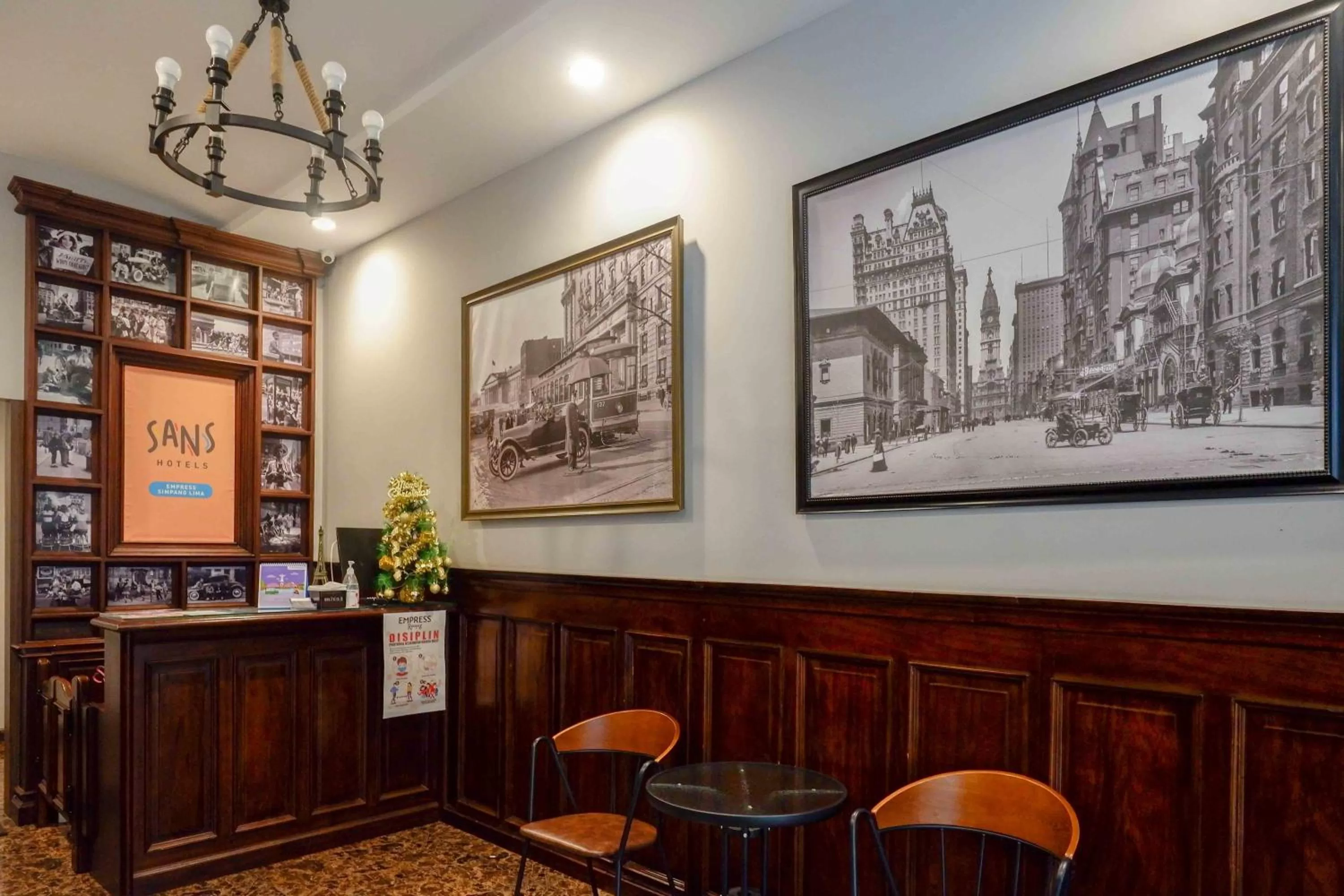 Lobby or reception in Sans Hotel Empress Simpang Lima