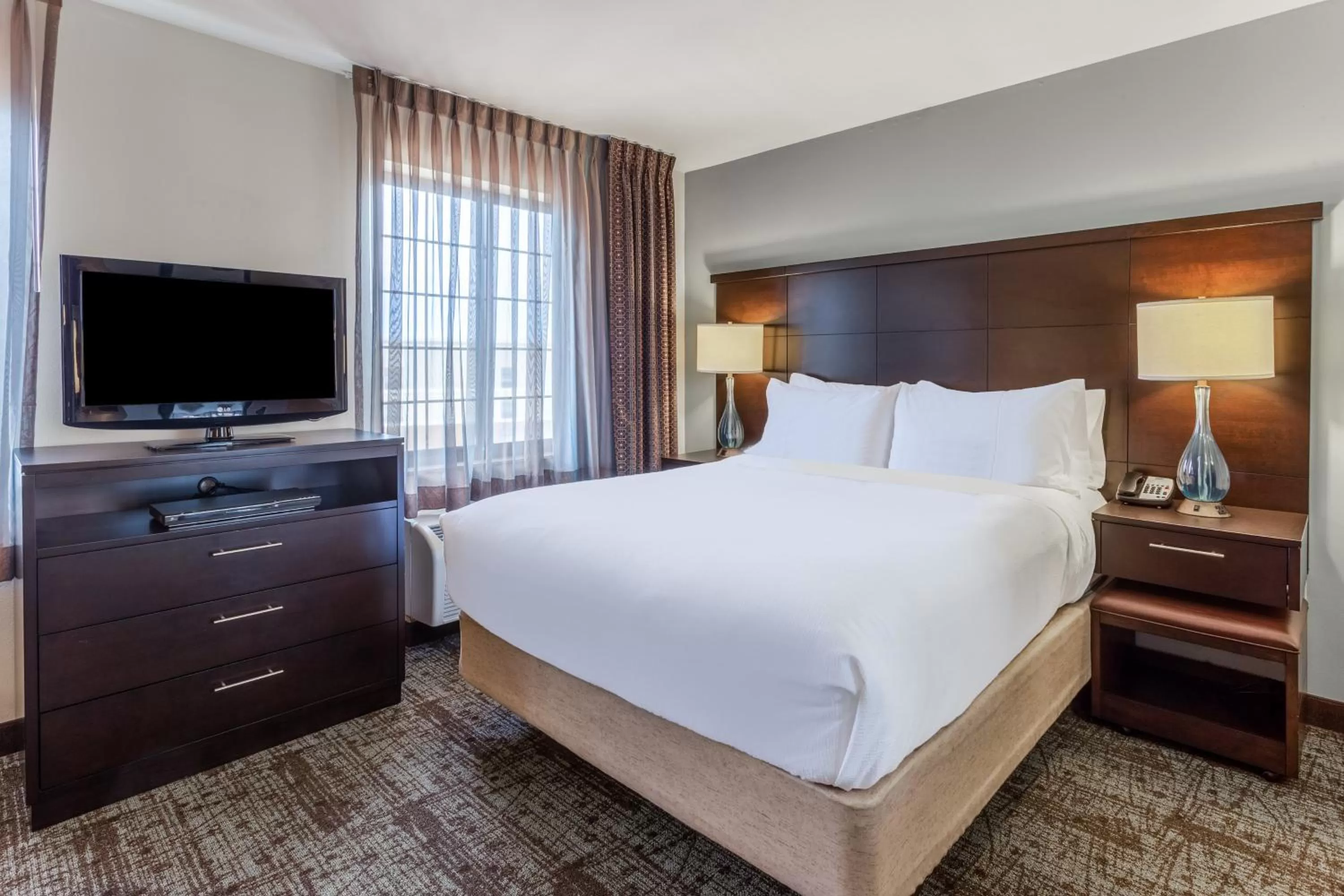 Photo of the whole room, Bed in Staybridge Suites Davenport by IHG