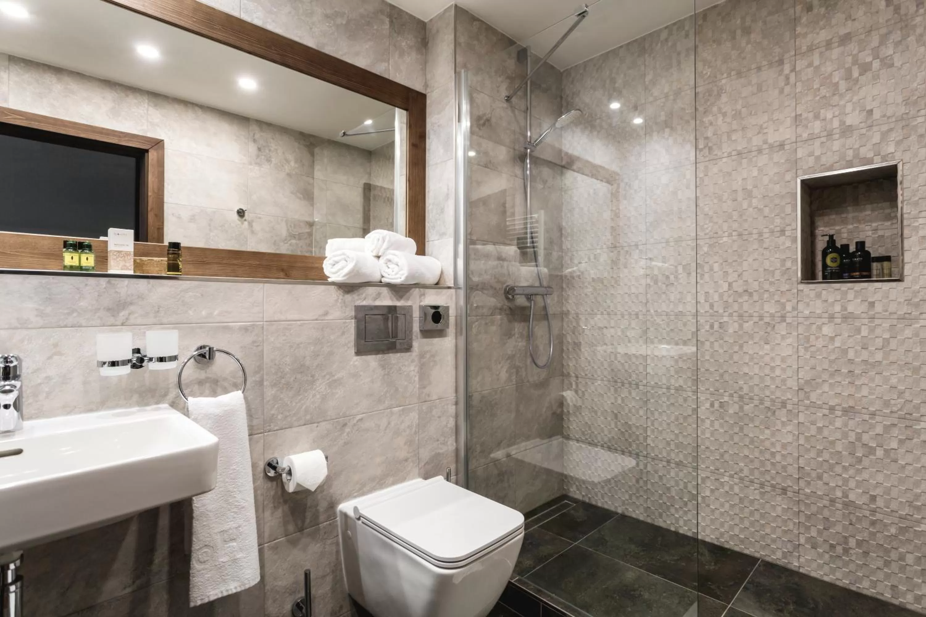 Shower in ARIETES MARMONT Resort