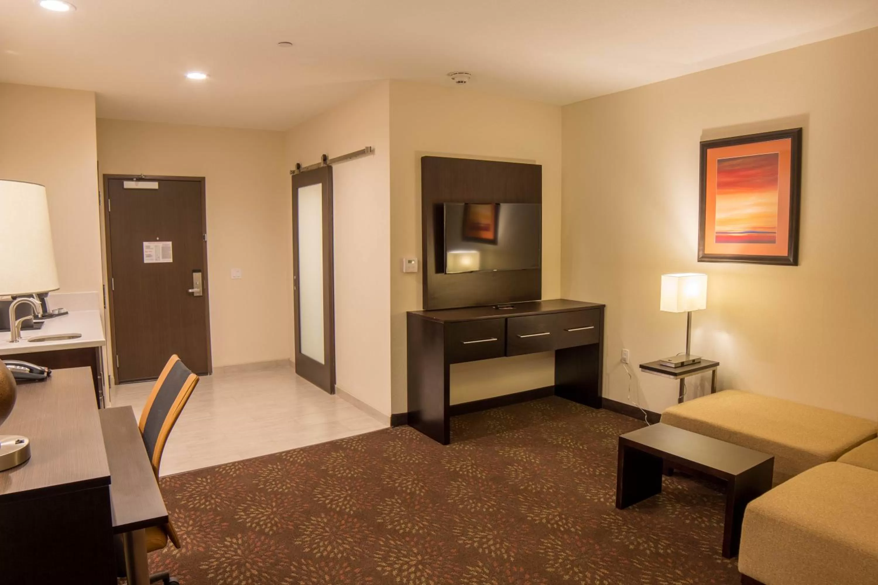 Photo of the whole room, Bed in Holiday Inn Trophy Club by IHG