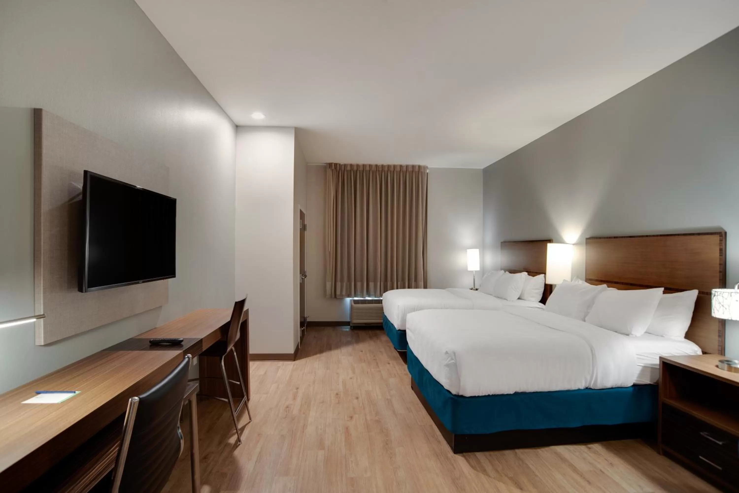 TV and multimedia, Bed in MainStay Suites Carlisle - Harrisburg