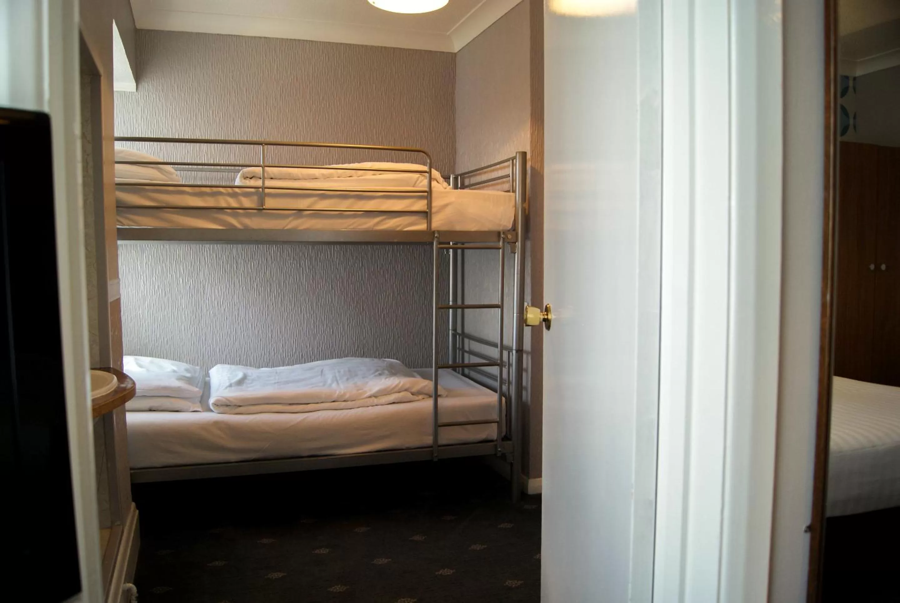 Bedroom, Bed in Suncliff Hotel - OCEANA COLLECTION