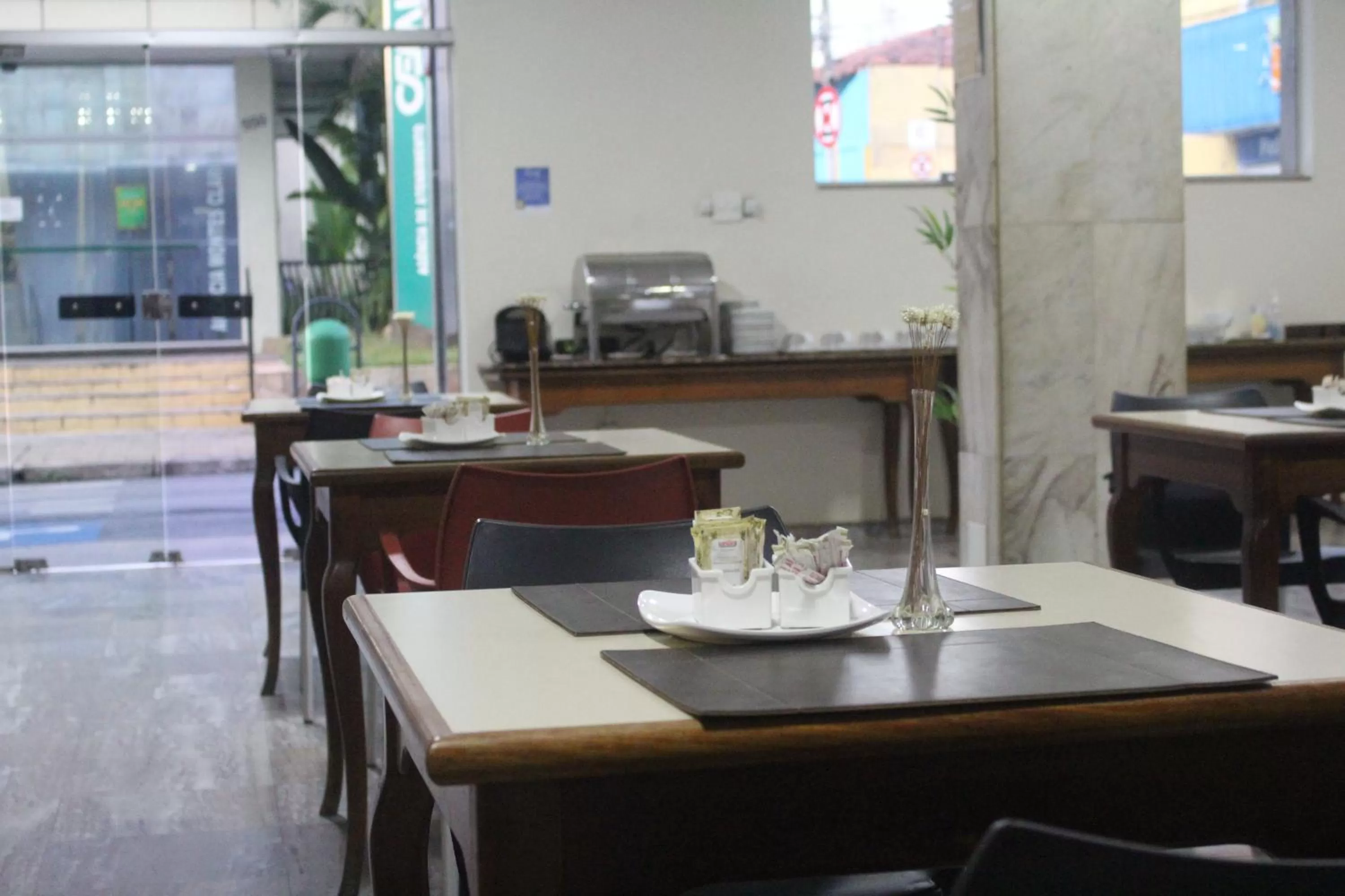 Continental breakfast, Restaurant/Places to Eat in Hotel Oscar Econômico