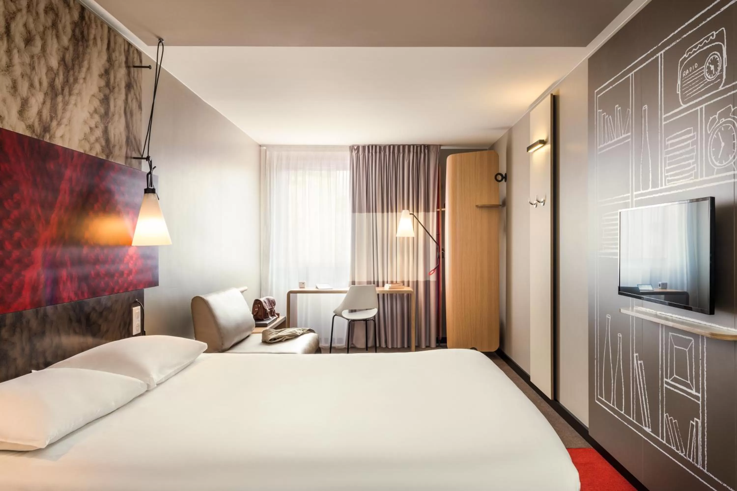 Photo of the whole room, Bed in ibis Troyes Centre