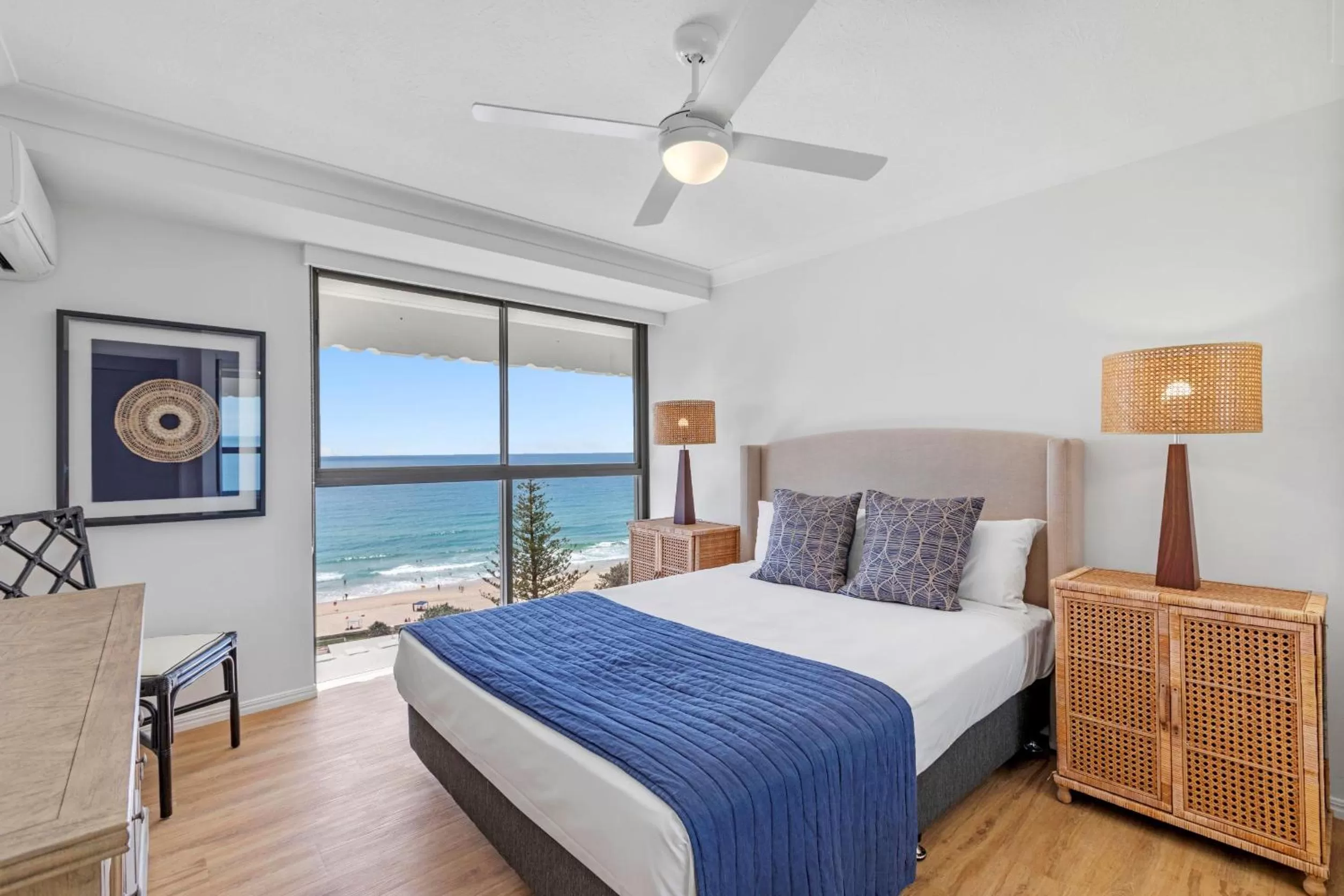 Bedroom, Bed in De Ville Apartments