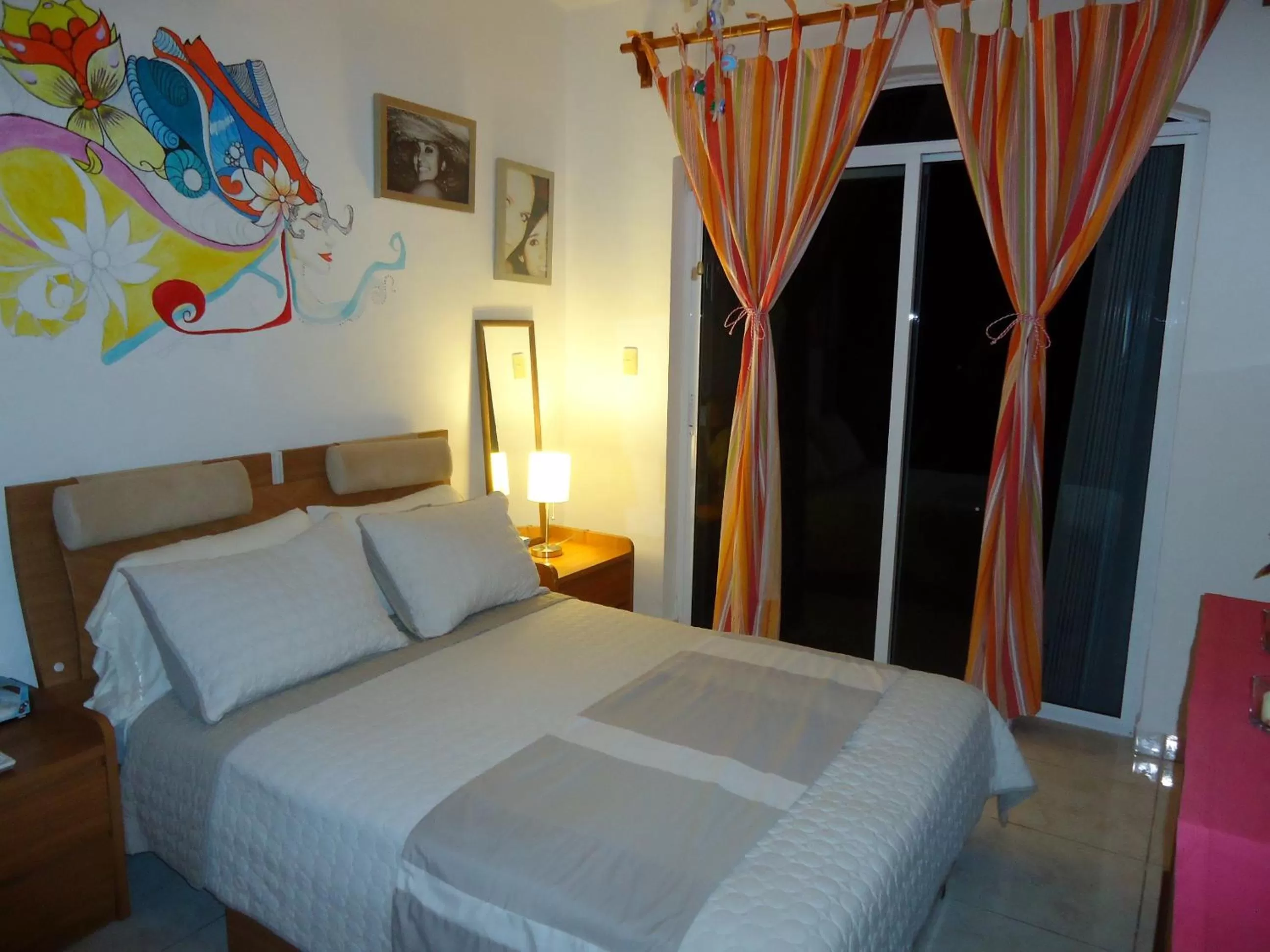 Photo of the whole room, Bed in B&B Mom's House