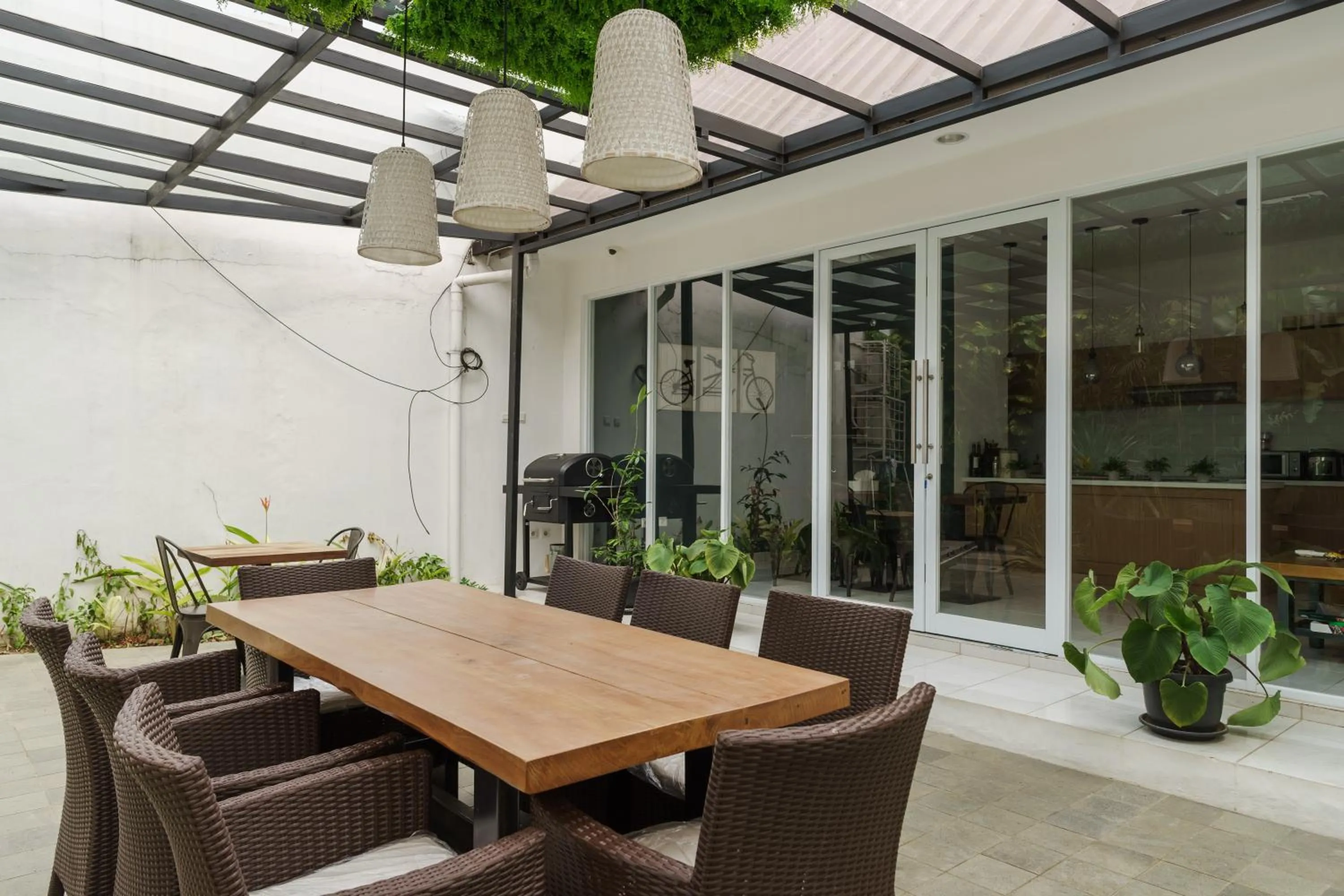 RedDoorz Plus near Exit Toll Puncak 2