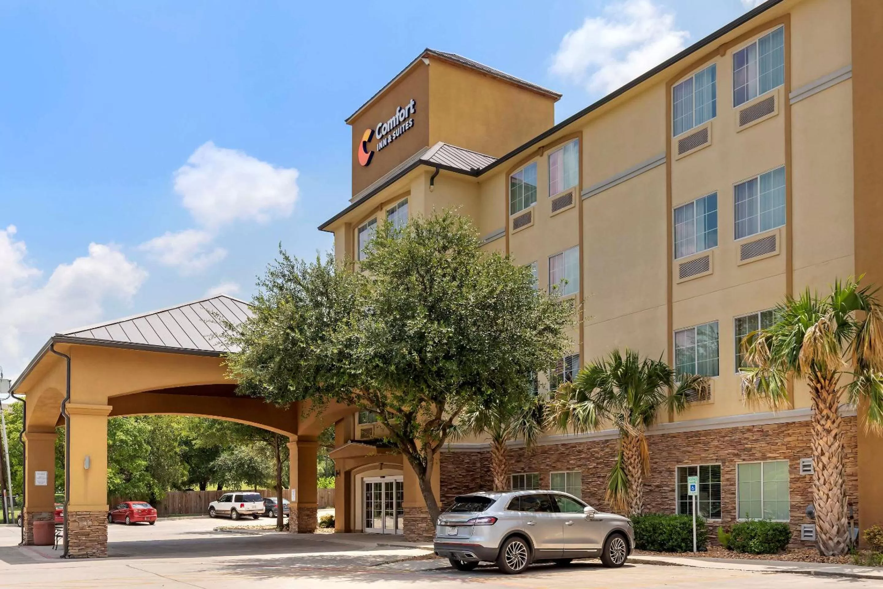Property building in Comfort Inn & Suites Near Six Flags & Medical Center
