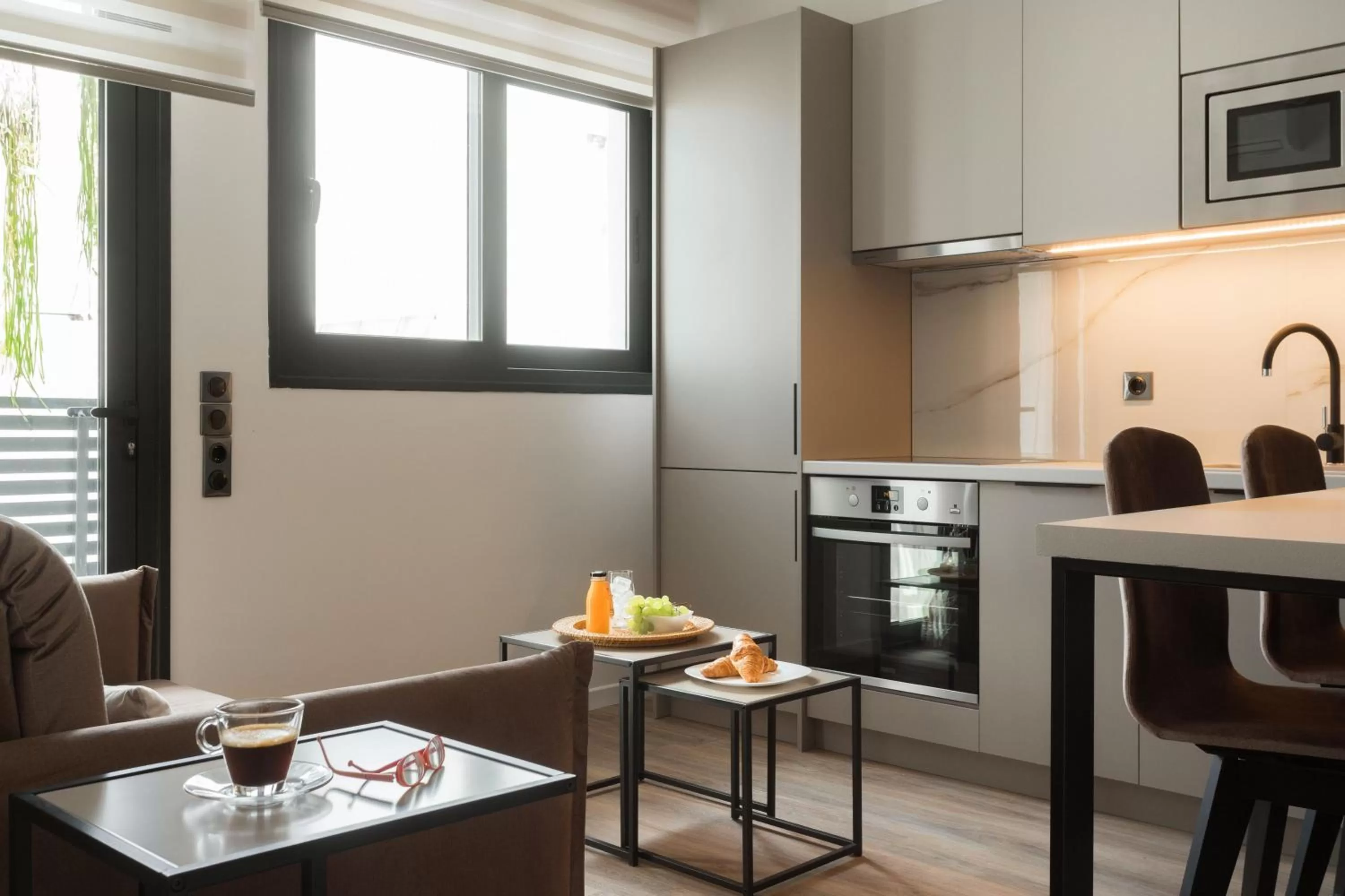Kitchen or kitchenette in LUX&EASY Athens Downtown Apartments