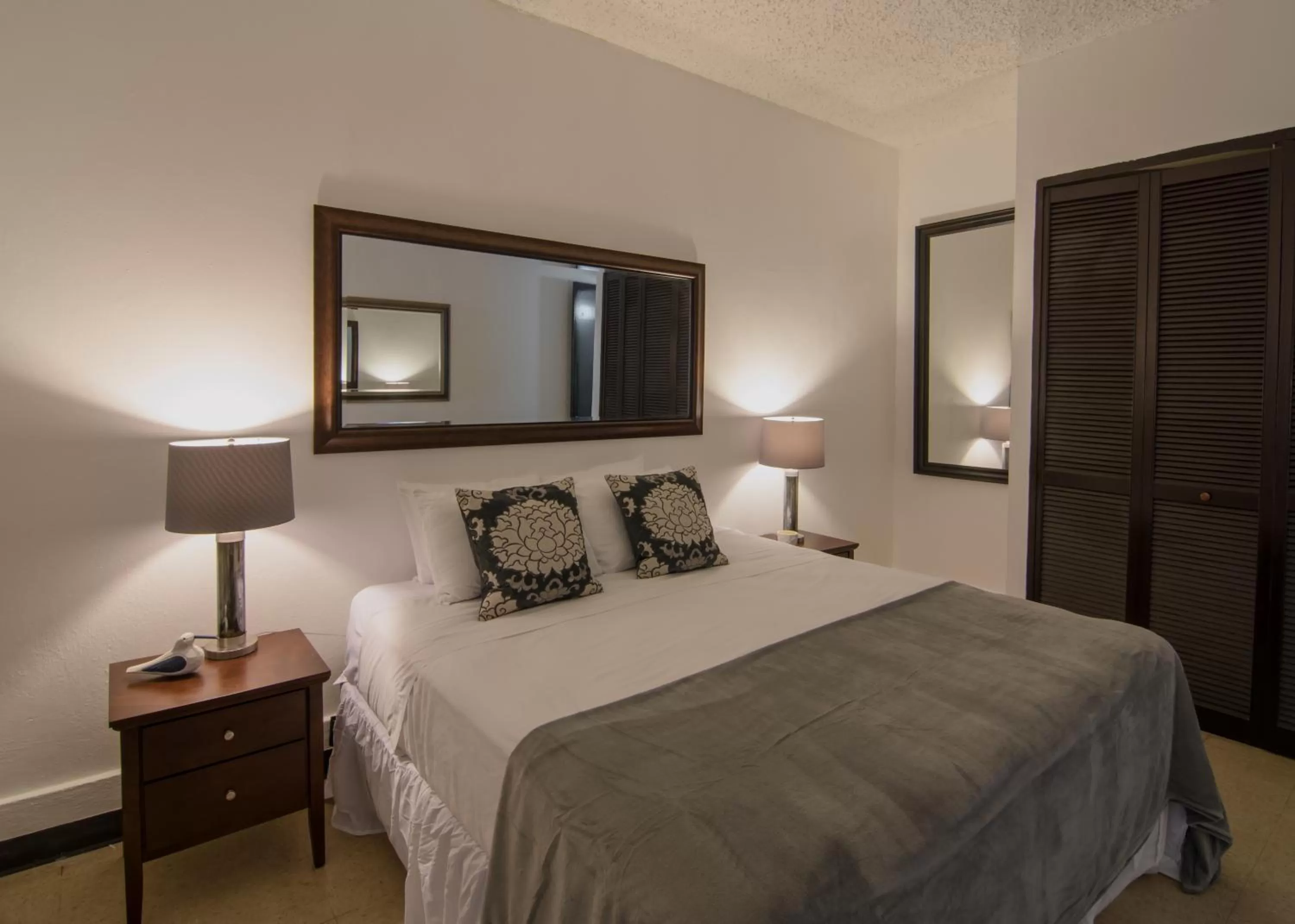 Photo of the whole room, Bed in La Capitana Old San Juan Building