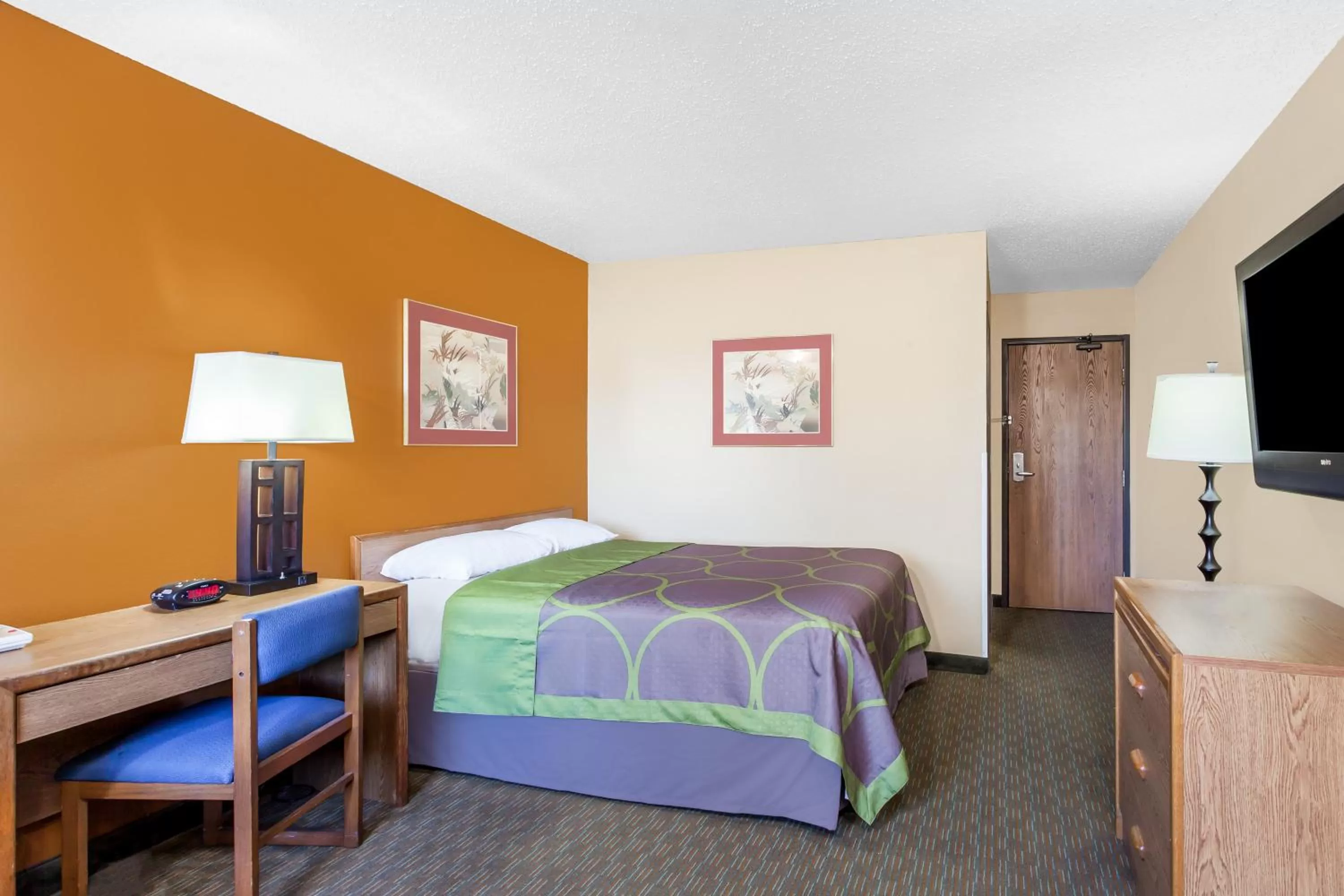 Photo of the whole room in Super 8 by Wyndham Charlotte/Amusement Park Area