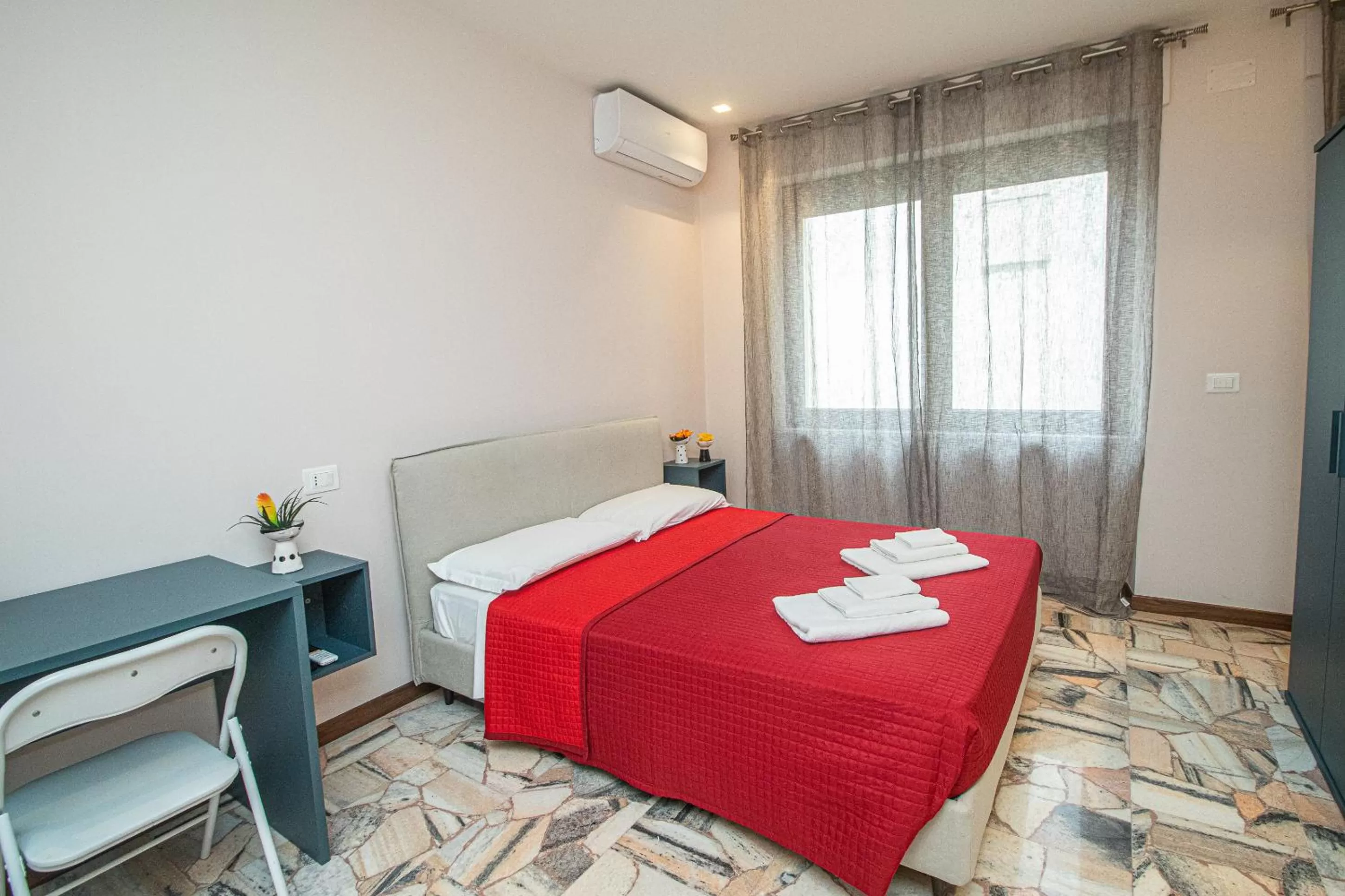 Photo of the whole room, Bed in suebi rooms