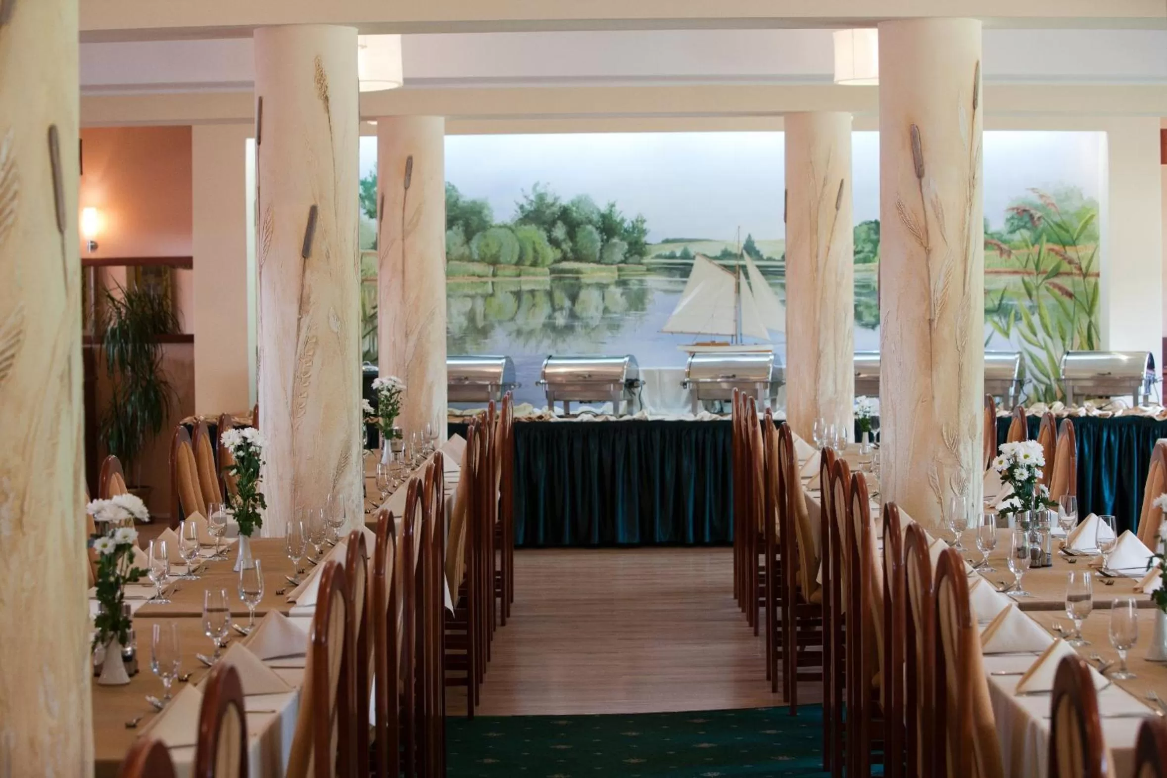 Restaurant/places to eat in Hotel Robert's Port