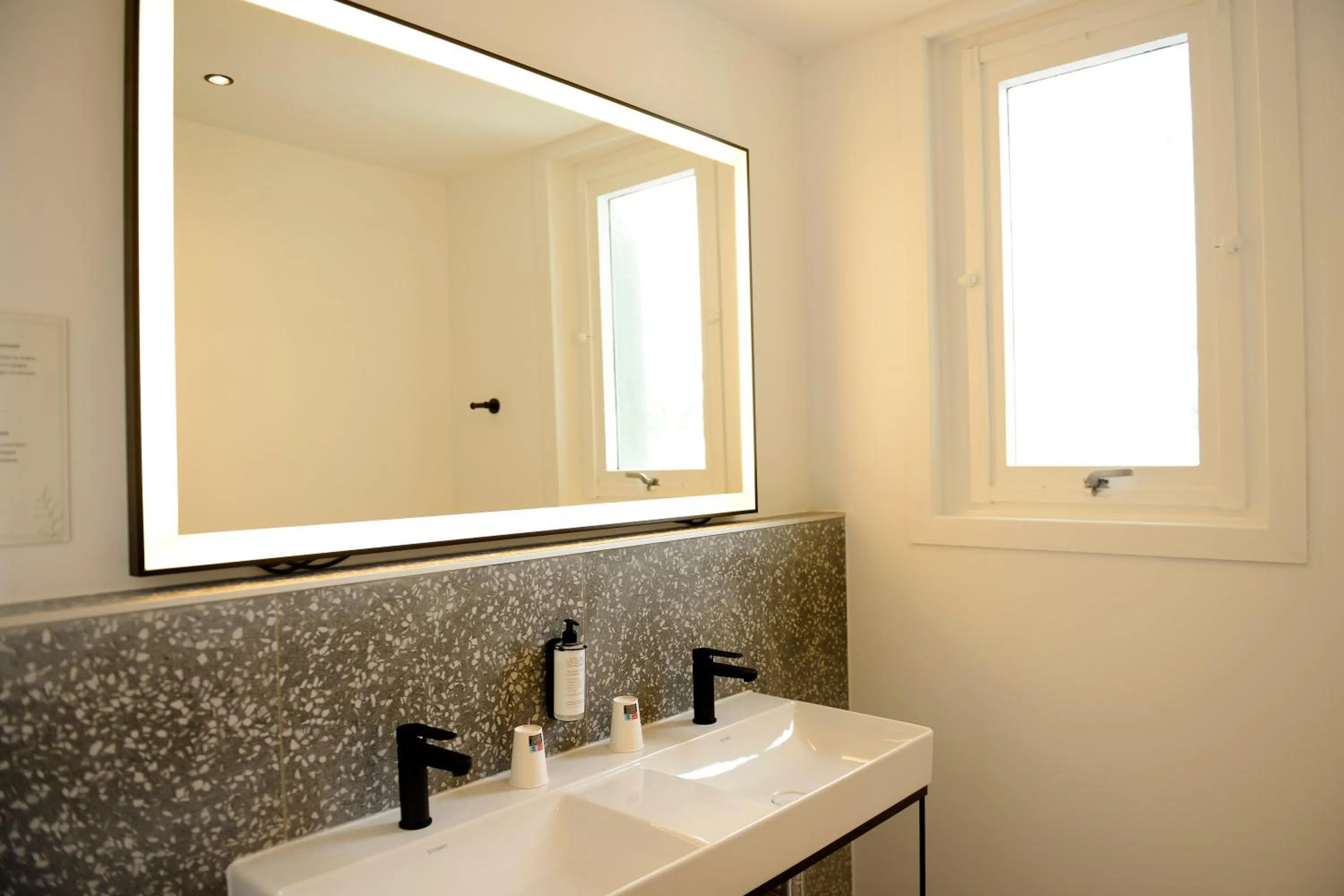 Shower in Hôtel Villa Berlioz