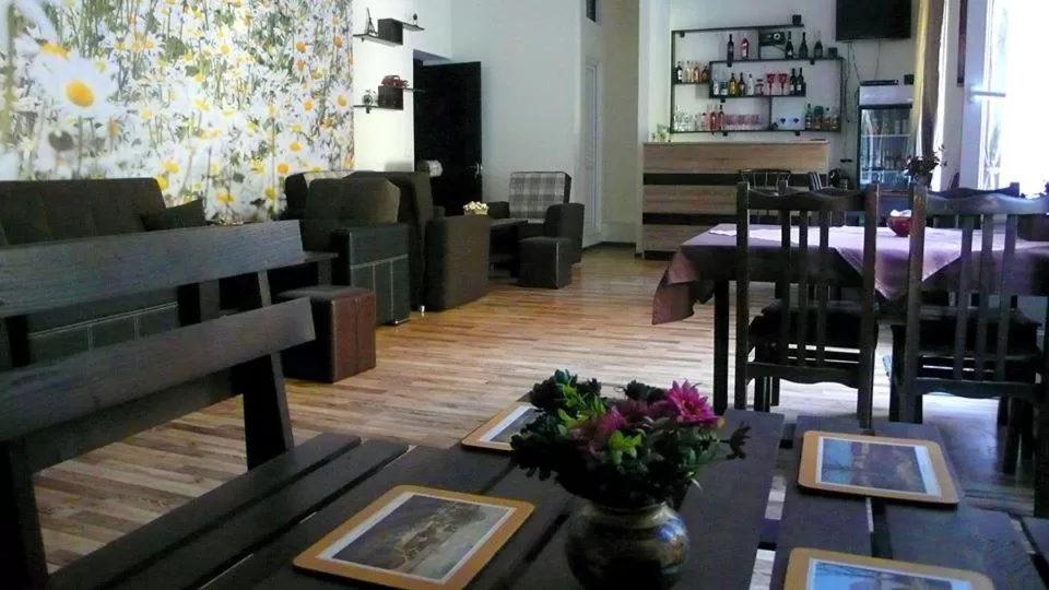 Restaurant/Places to Eat in Hotel Newland