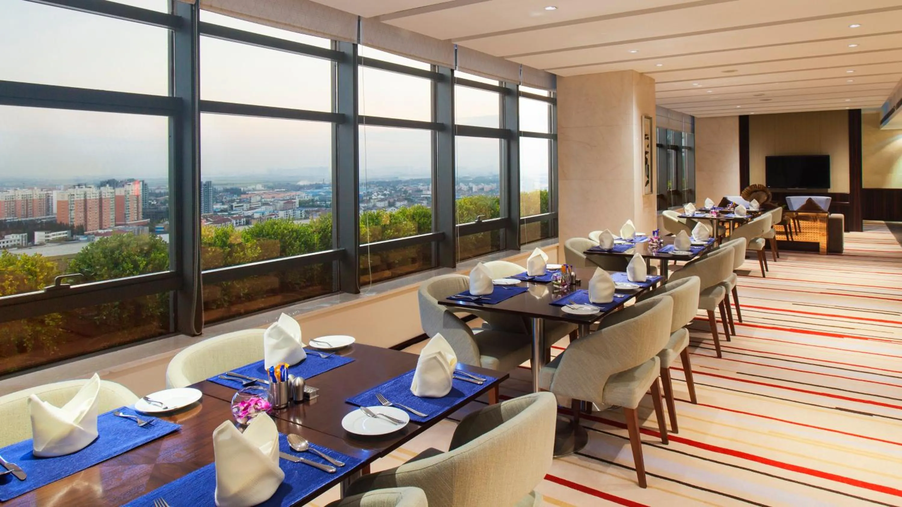 Lounge or bar in Holiday Inn Taicang City Centre by IHG
