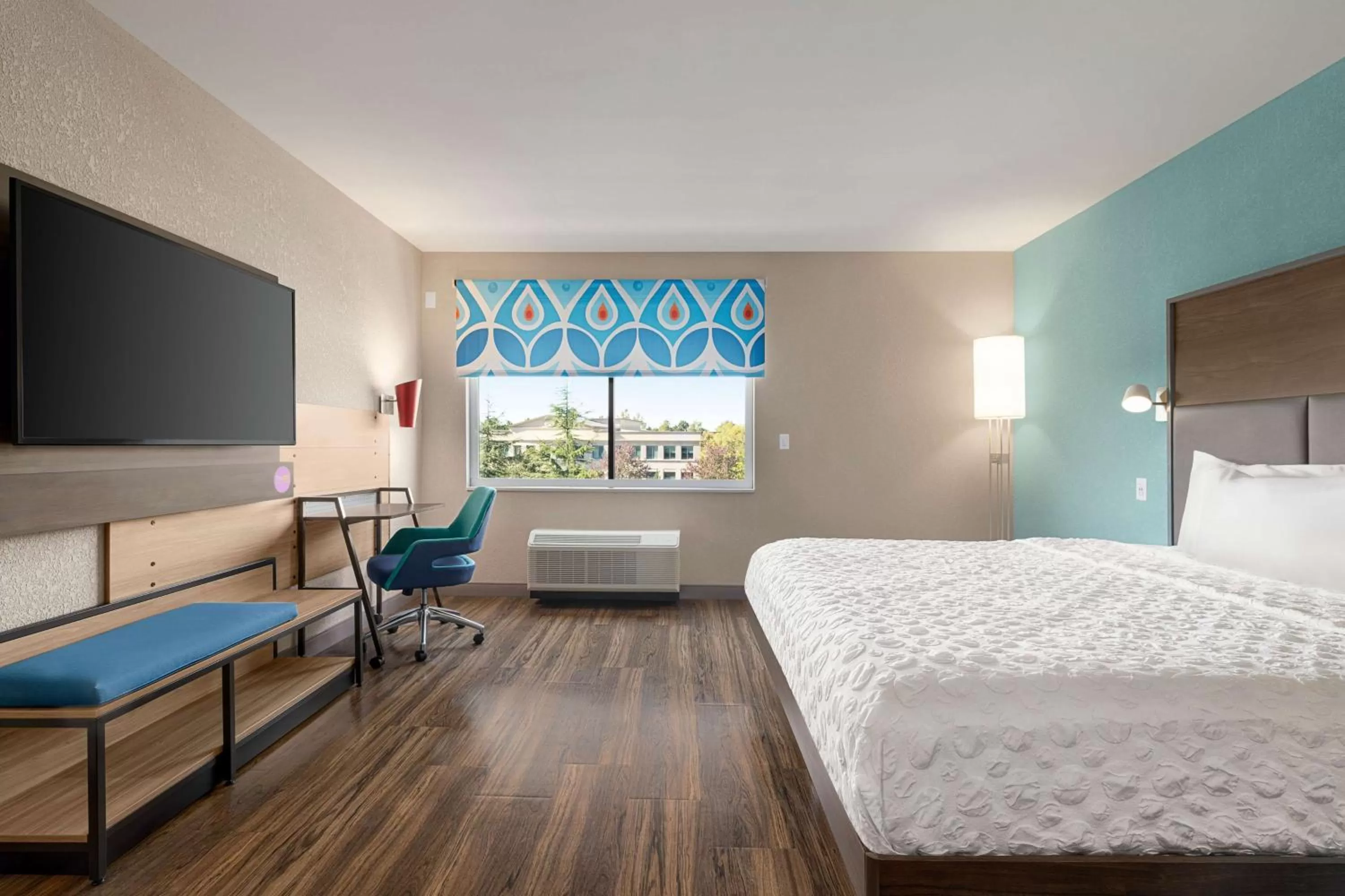 Bedroom, Bed in Tru Lawrenceville Atlanta I85 Sugarloaf