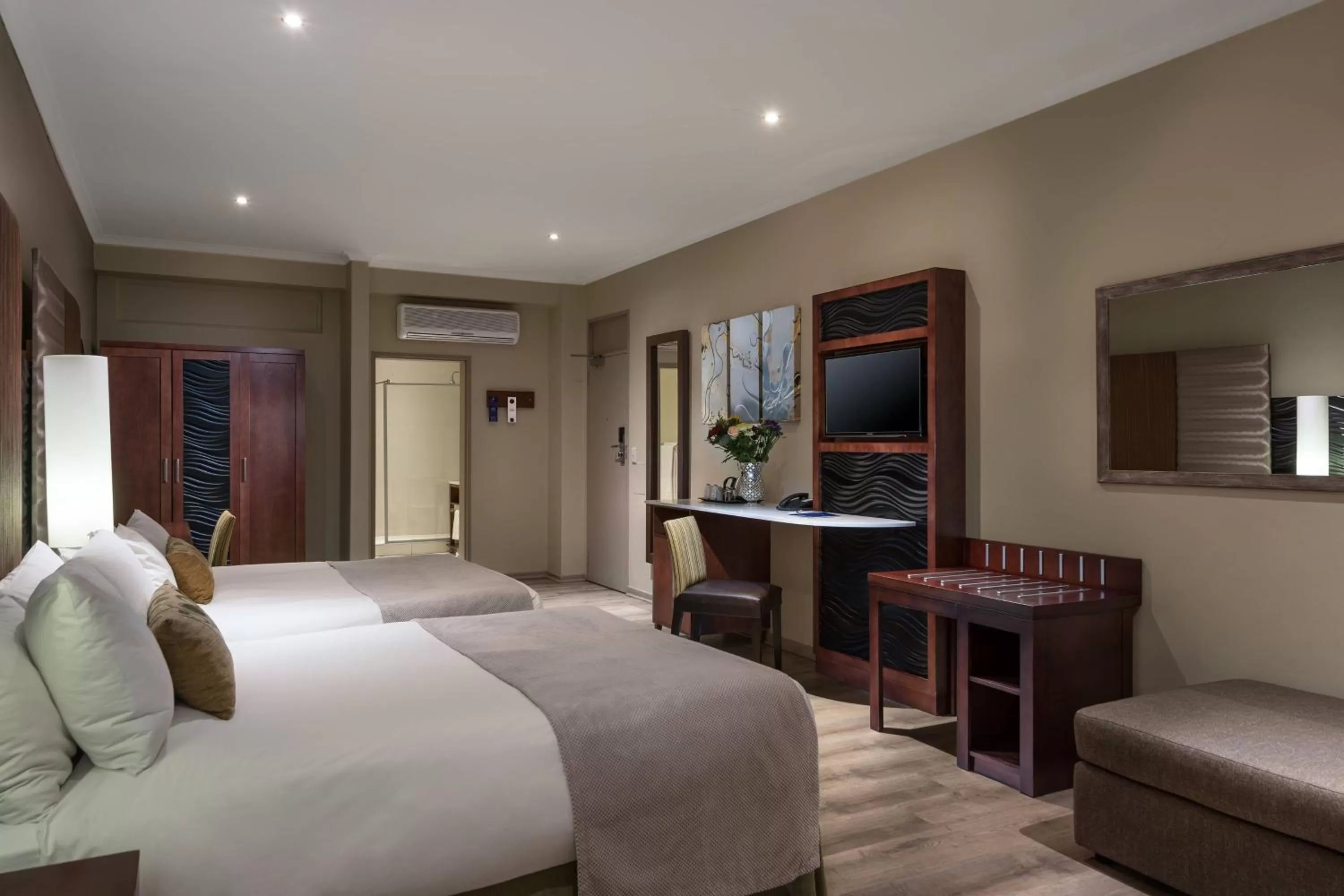 Photo of the whole room, Bed in Protea Hotel by Marriott Upington