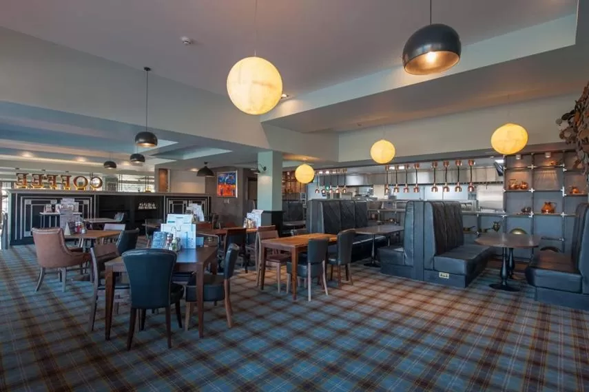 Meals, Restaurant/Places to Eat in The Saxon Crown Wetherspoon