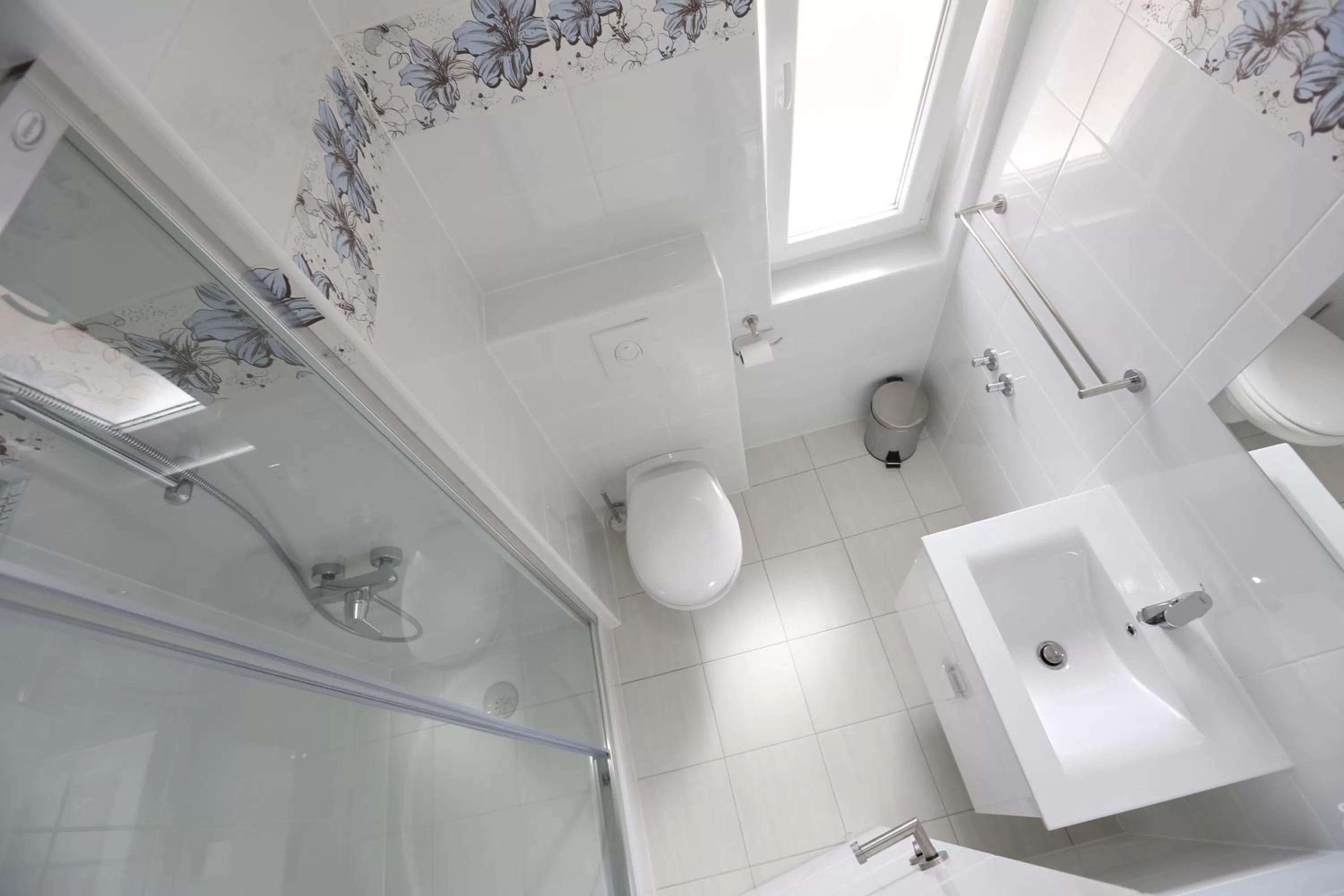 Toilet in Villa Flowers