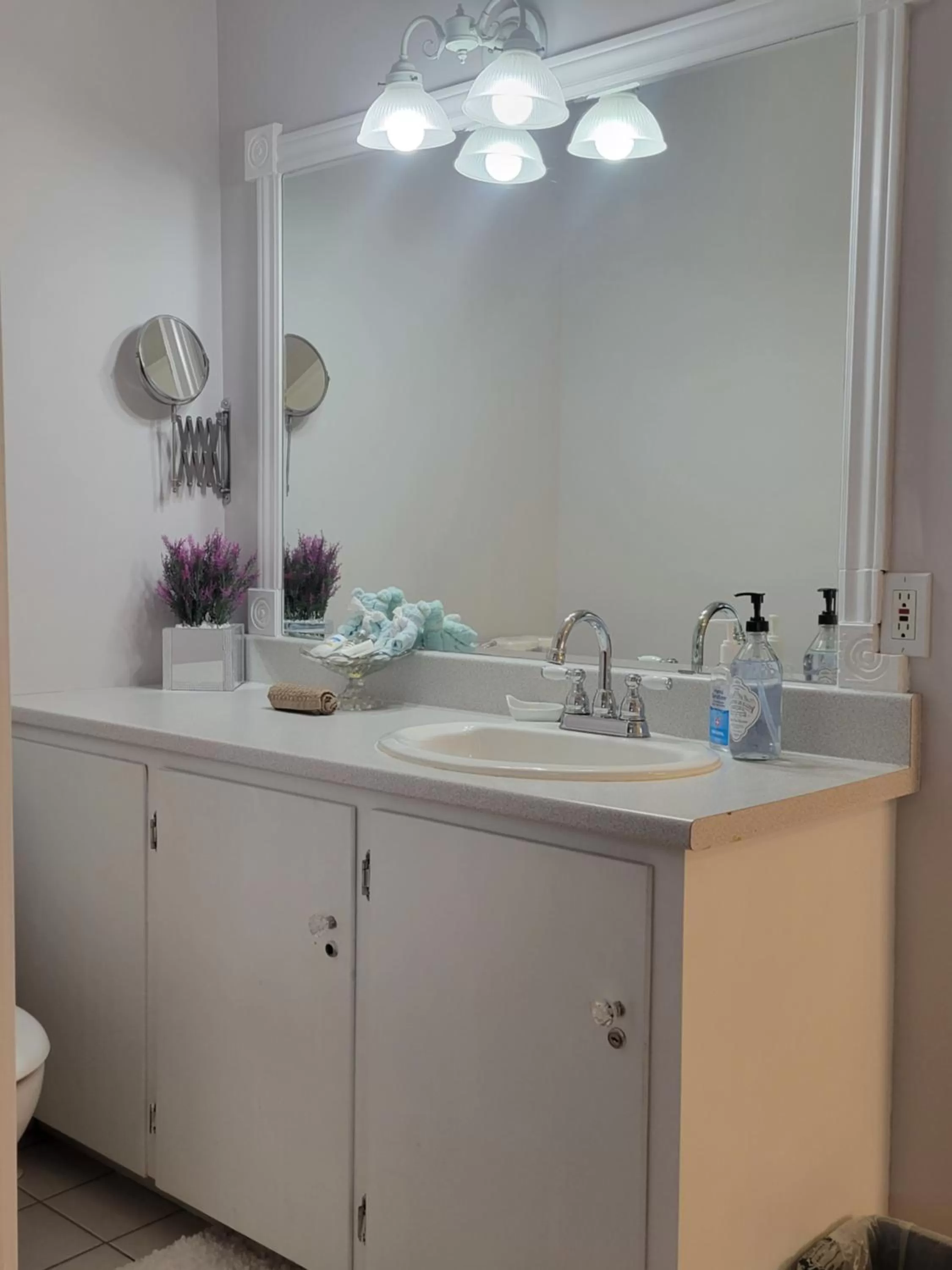 Bathroom in The Home Place Inn