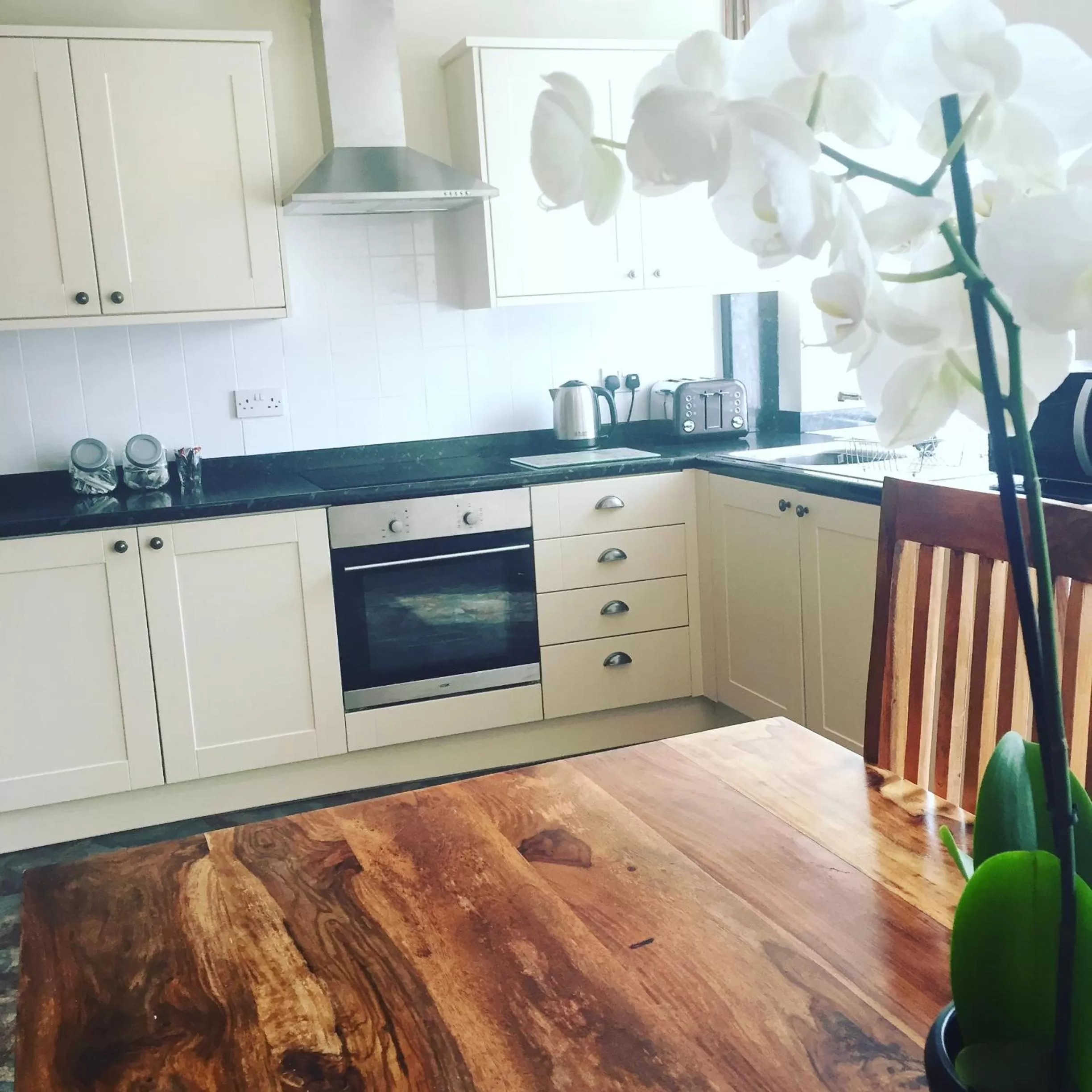 Kitchen or kitchenette in The Golden Fleece Inn