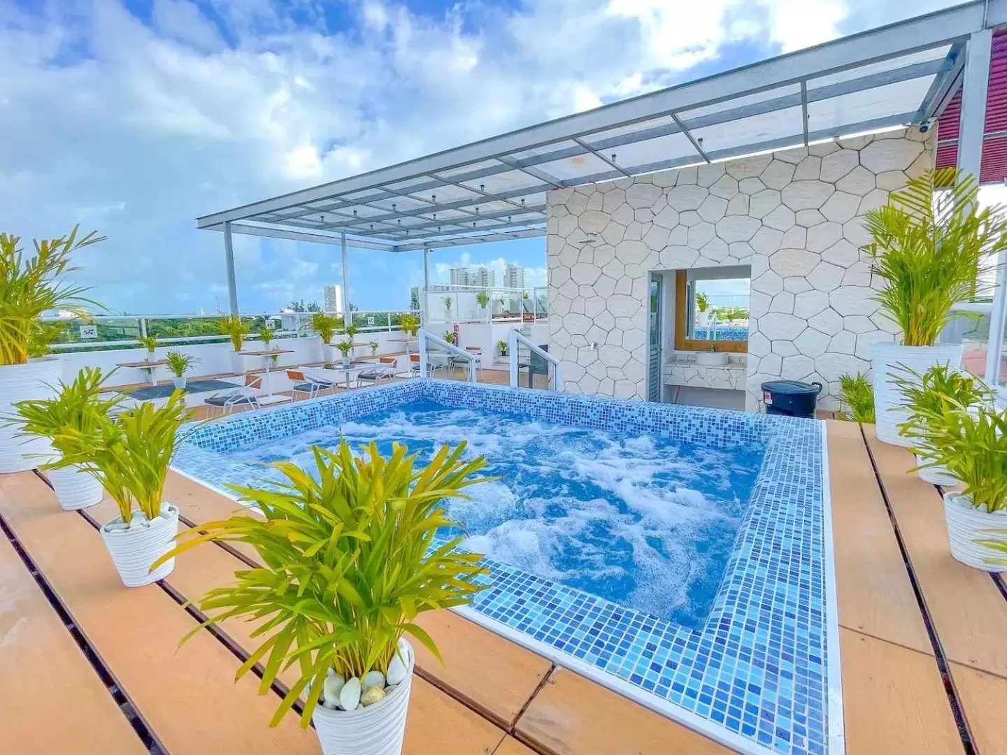 Hot Tub, Swimming Pool in Apartamentos